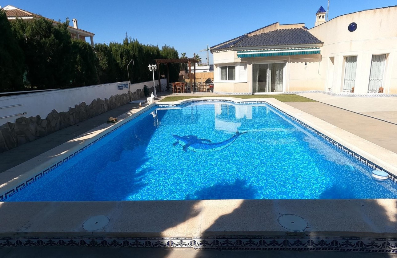 Venta - Chalet Independiente -
Algorfa