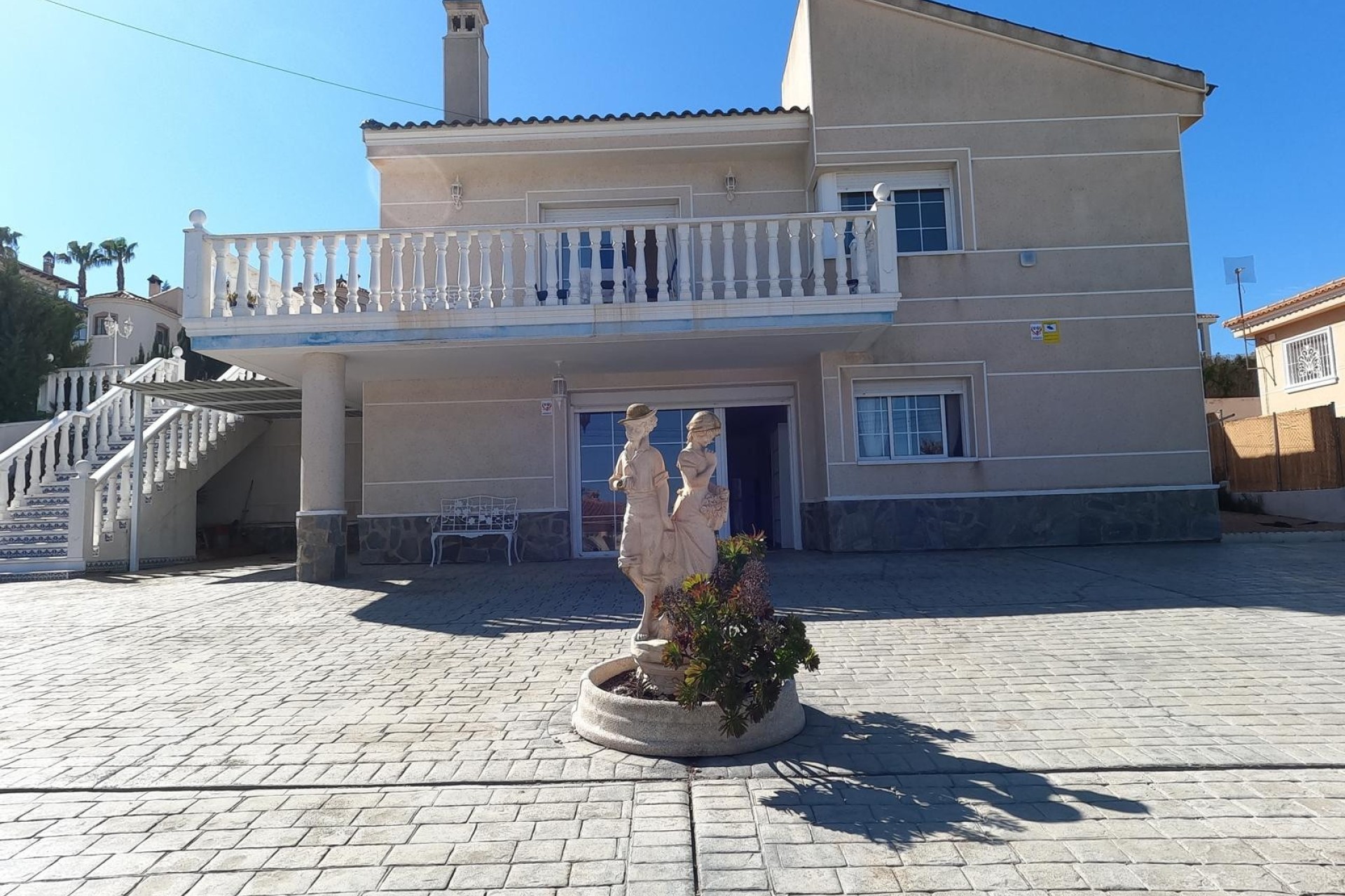 Venta - Chalet Independiente -
Algorfa