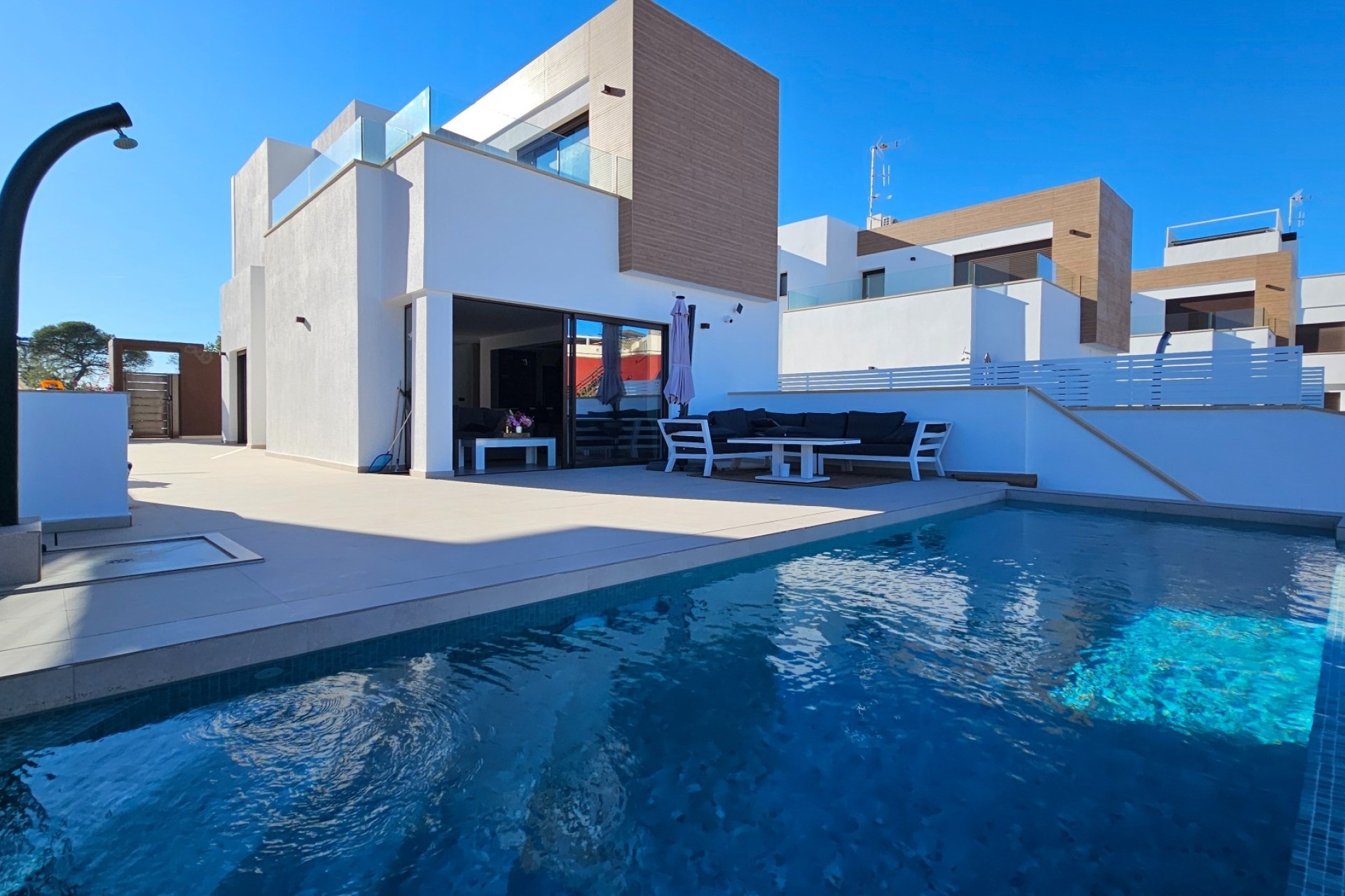 Venta - Chalet Independiente -
Algorfa