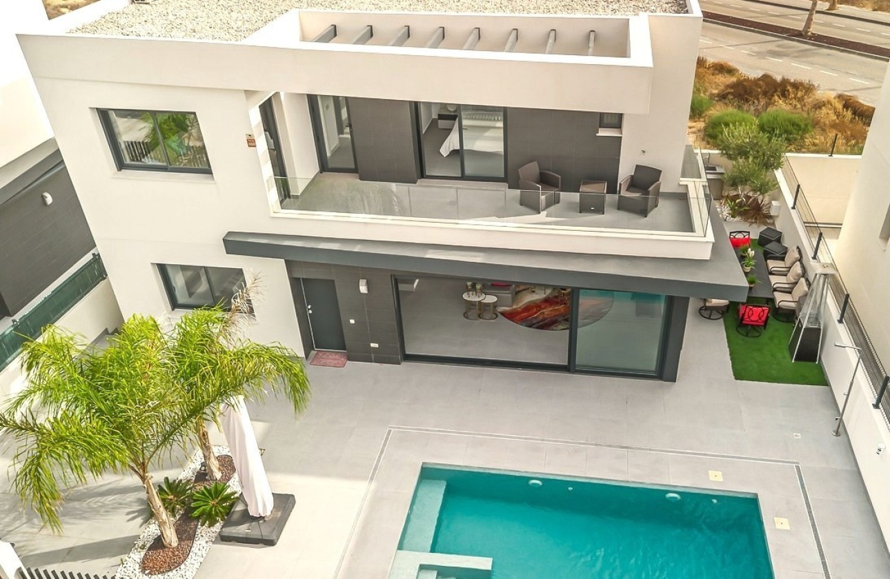 Venta - Chalet Independiente -
Algorfa