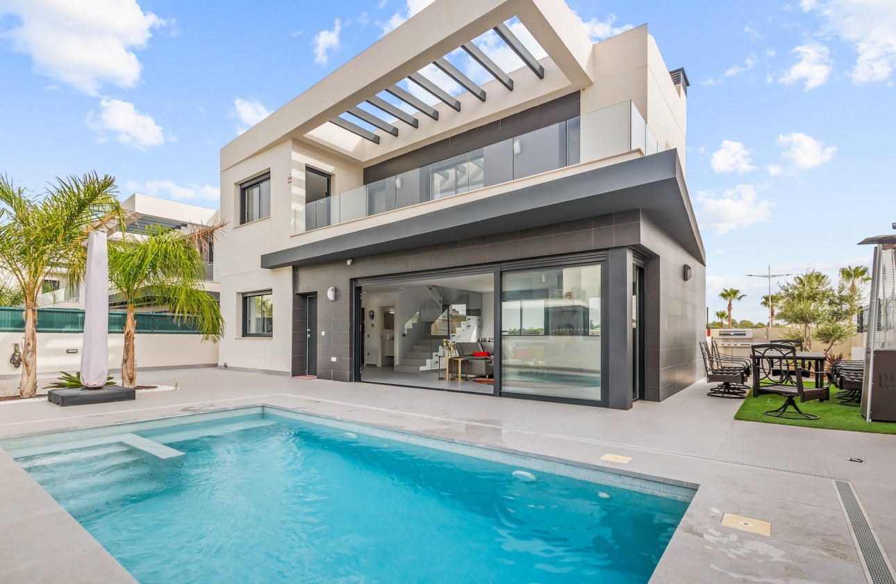 Venta - Chalet Independiente -
Algorfa