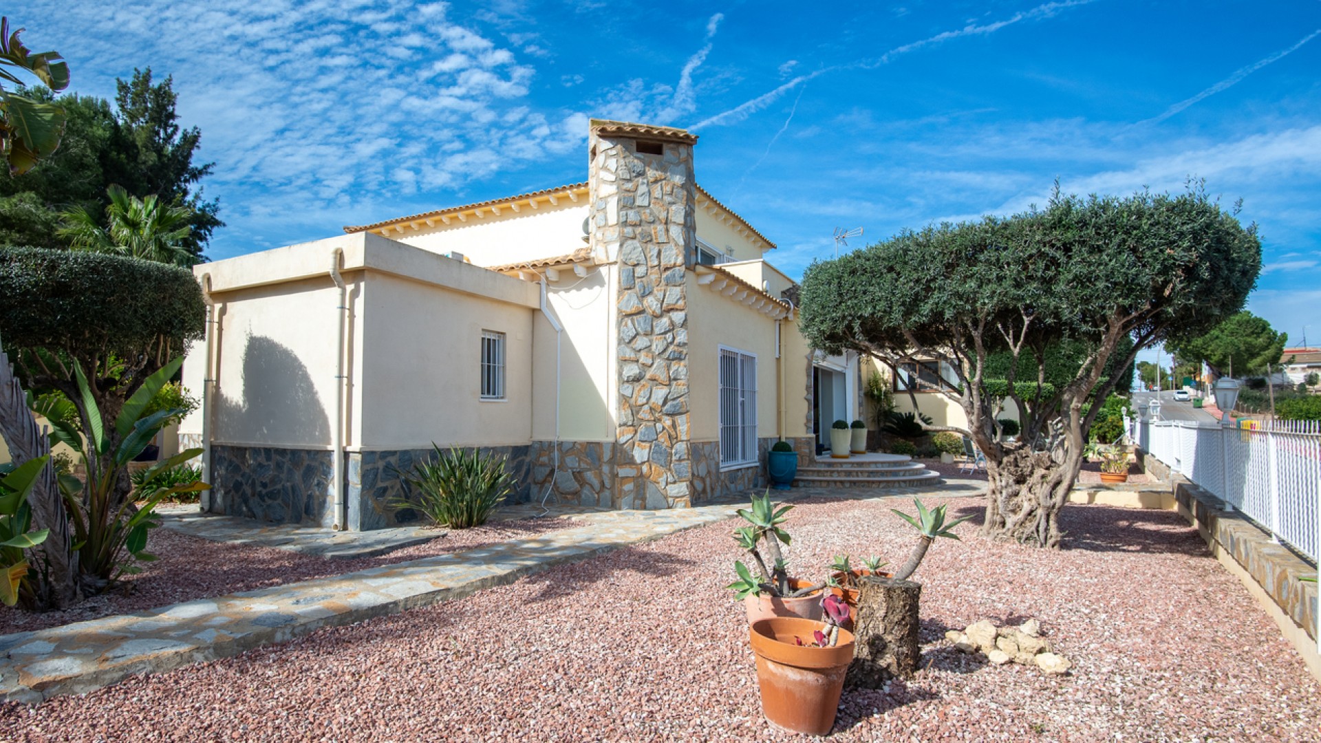 Venta - Chalet Independiente -
Algorfa