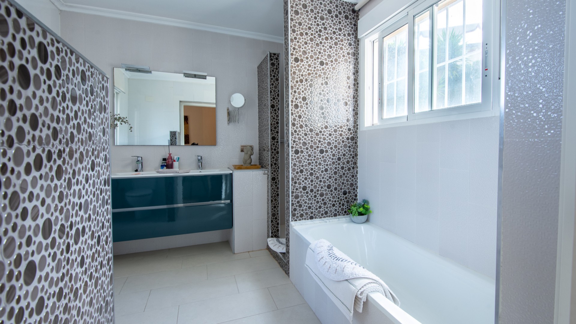 Venta - Chalet Independiente -
Algorfa