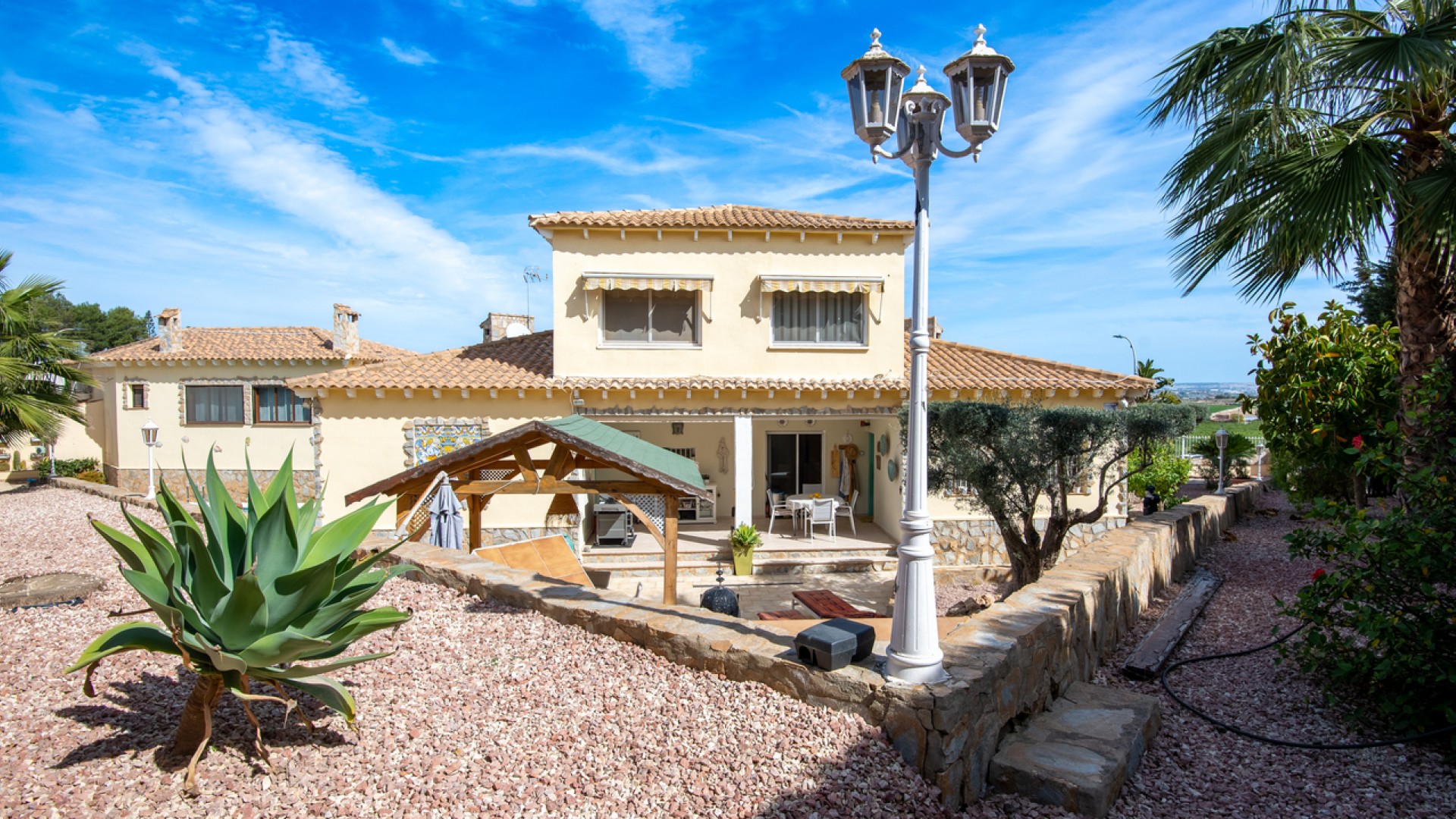 Venta - Chalet Independiente -
Algorfa