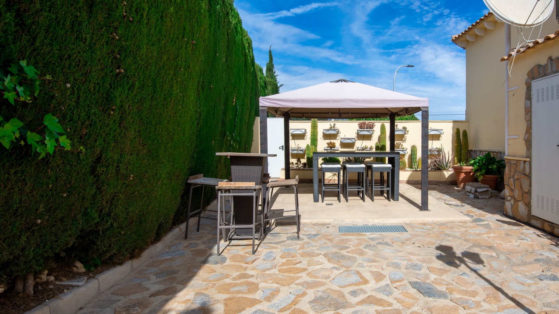 Venta - Chalet Independiente -
Algorfa