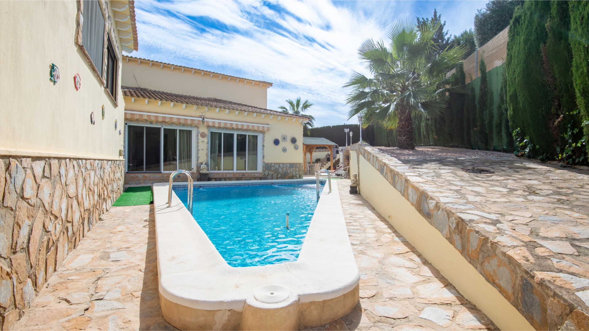 Venta - Chalet Independiente -
Algorfa