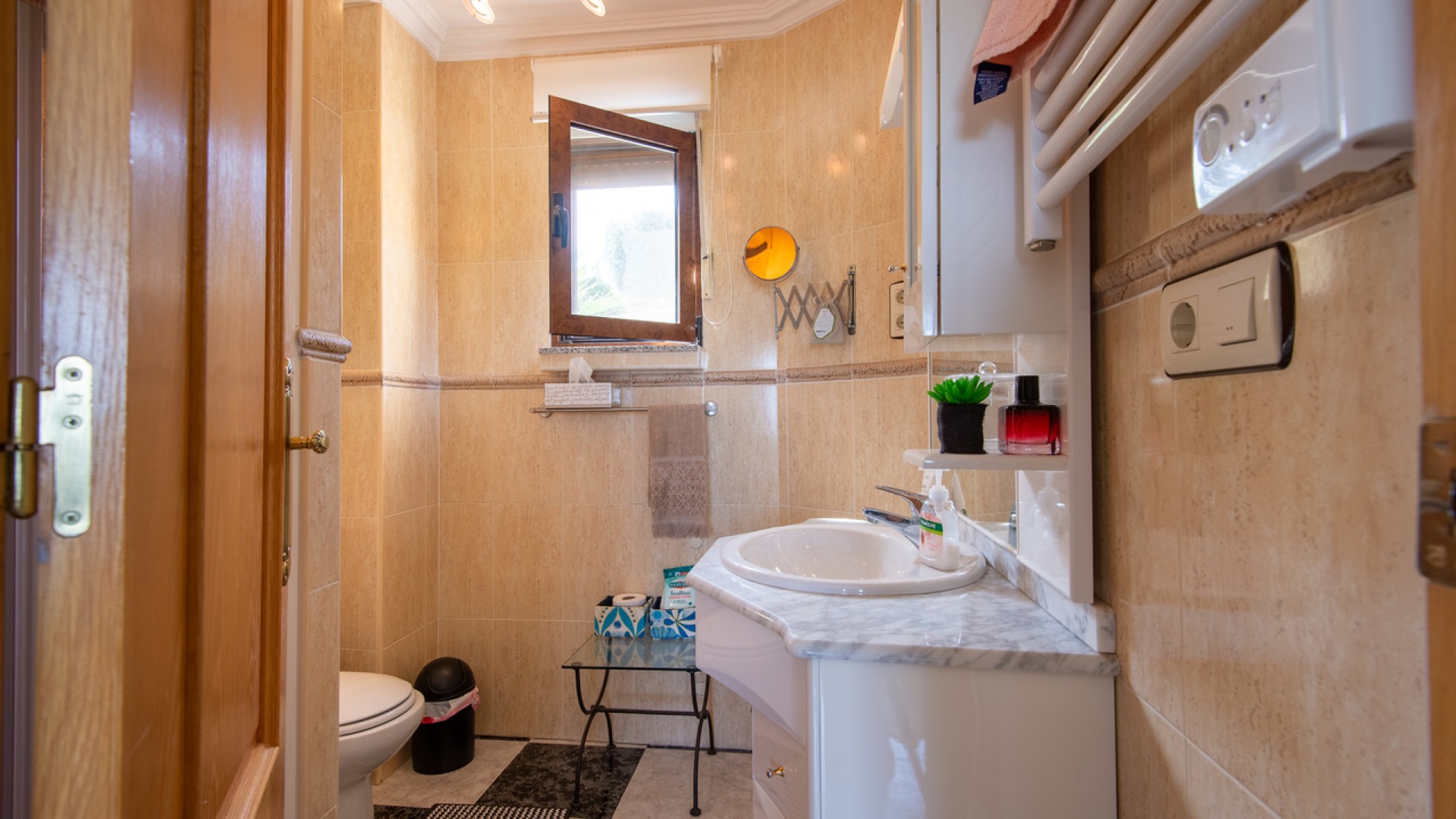 Venta - Chalet Independiente -
Algorfa