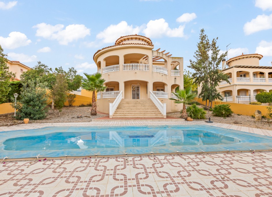 Venta - Chalet Independiente -
Algorfa