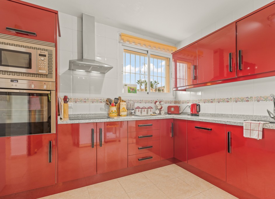 Venta - Chalet Independiente -
Algorfa