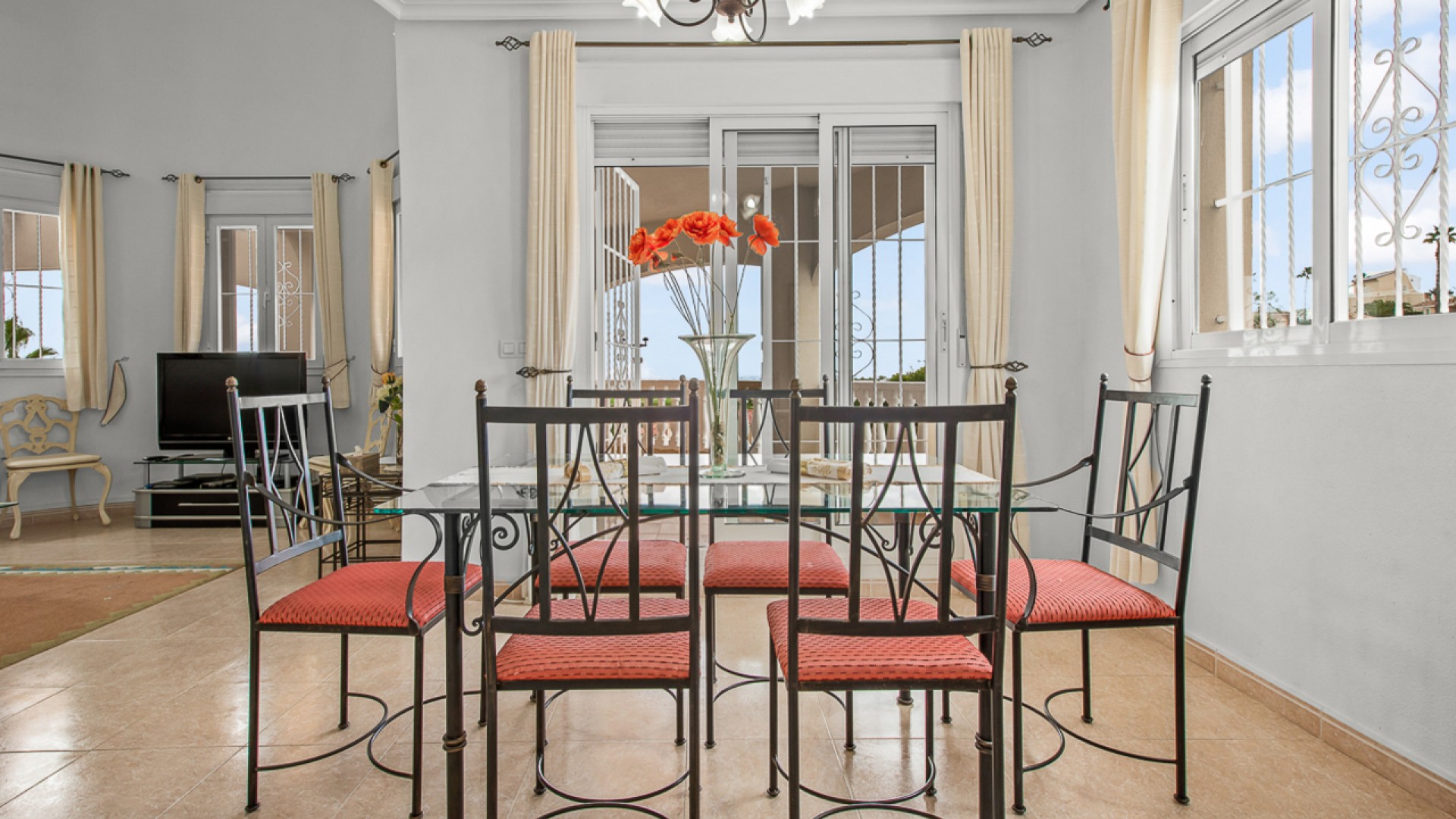 Venta - Chalet Independiente -
Algorfa