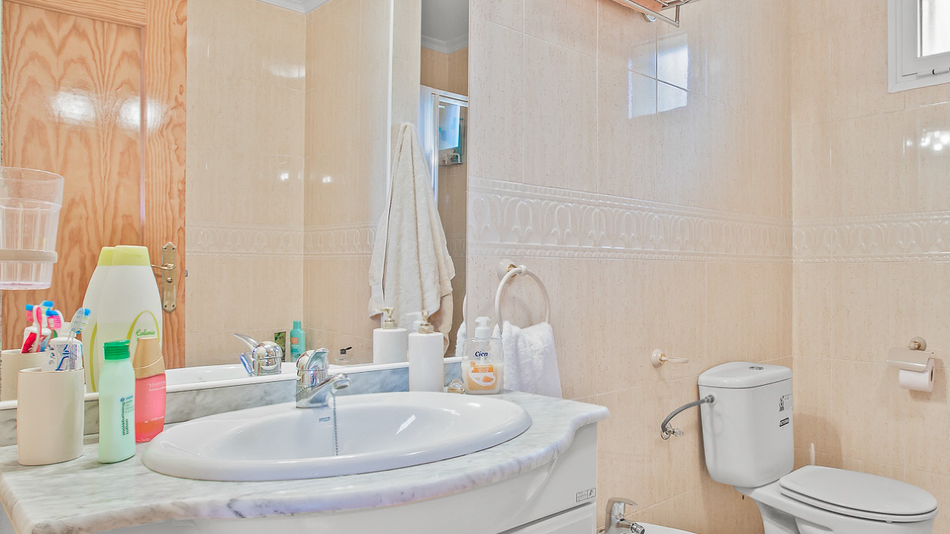 Venta - Chalet Independiente -
Algorfa