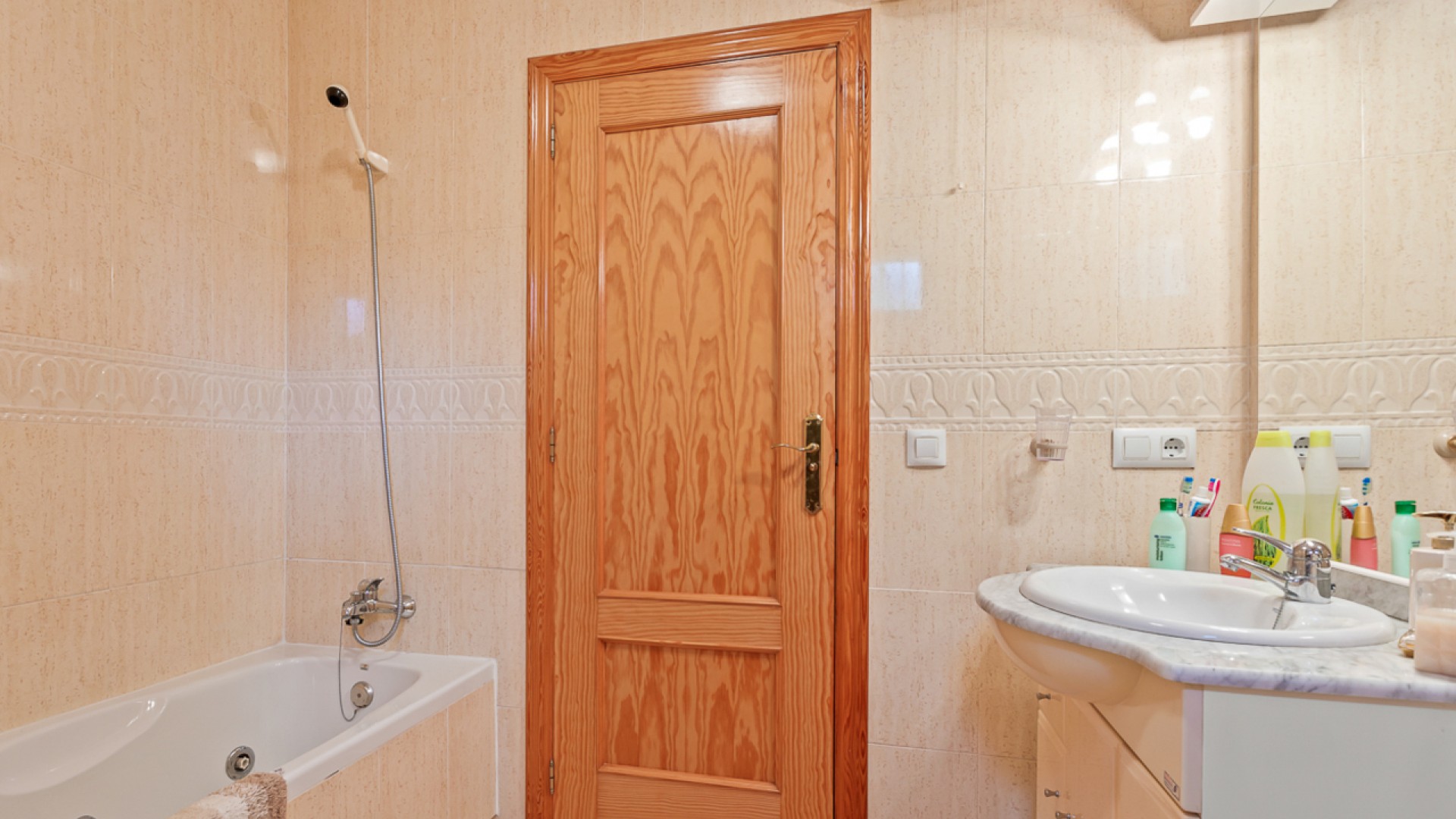 Venta - Chalet Independiente -
Algorfa