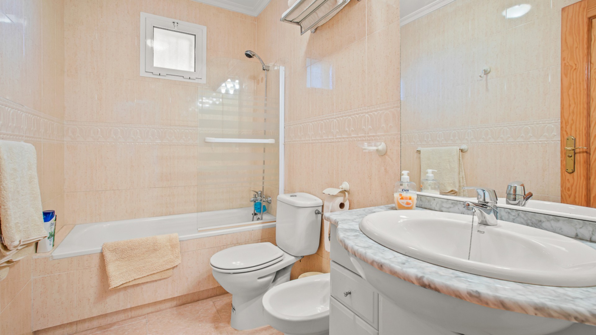 Venta - Chalet Independiente -
Algorfa