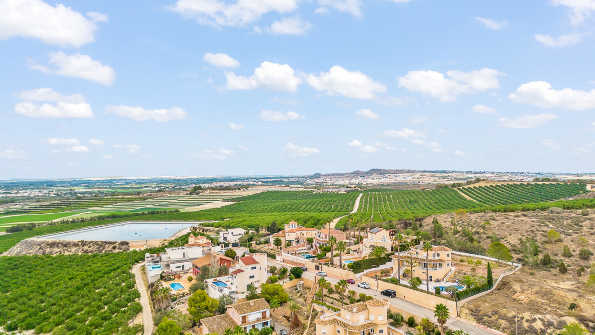 Venta - Chalet Independiente -
Algorfa