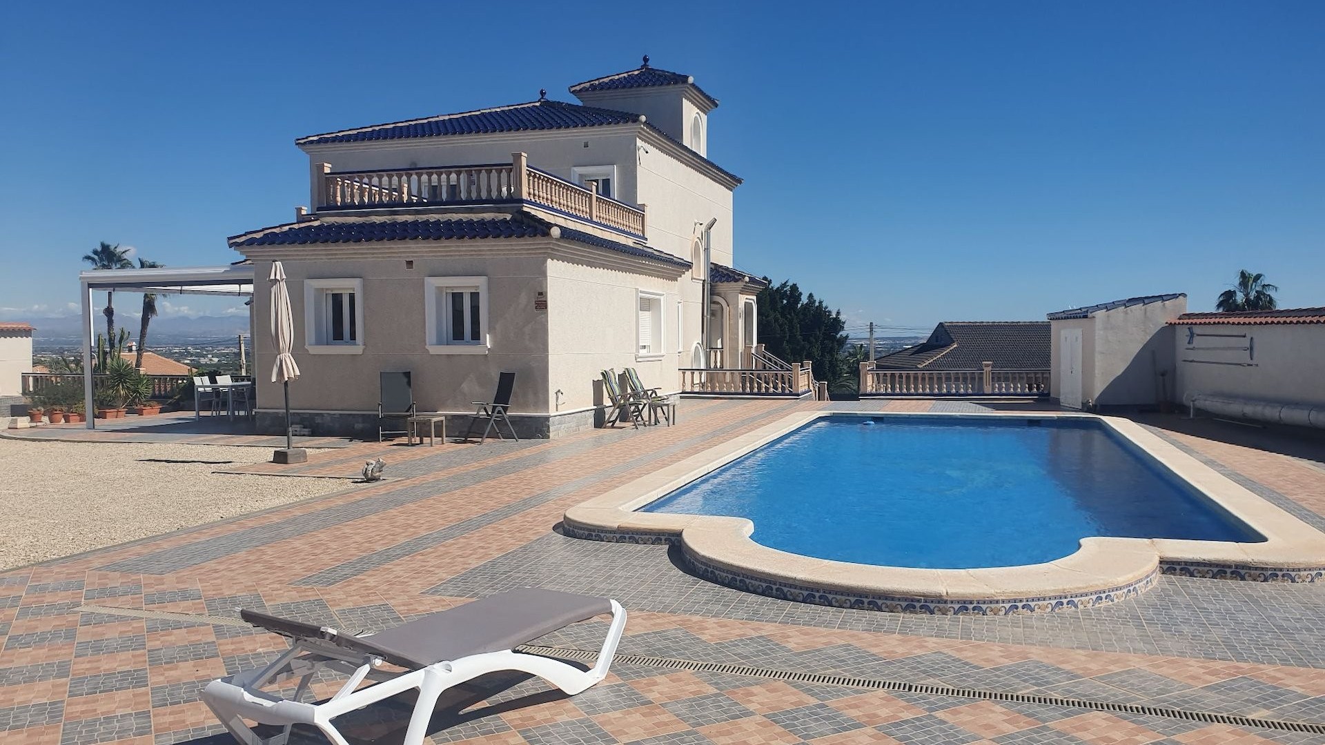 Venta - Chalet Independiente -
Algorfa