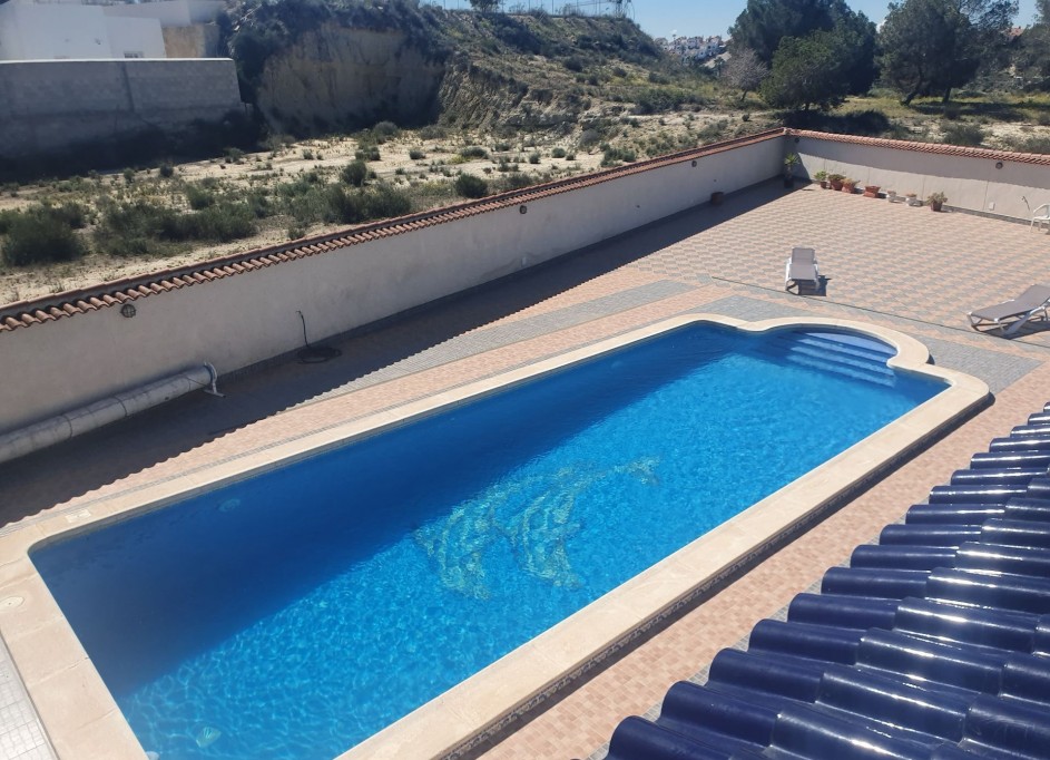 Venta - Chalet Independiente -
Algorfa