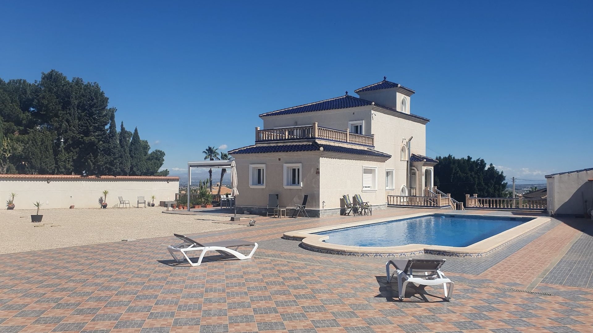 Venta - Chalet Independiente -
Algorfa