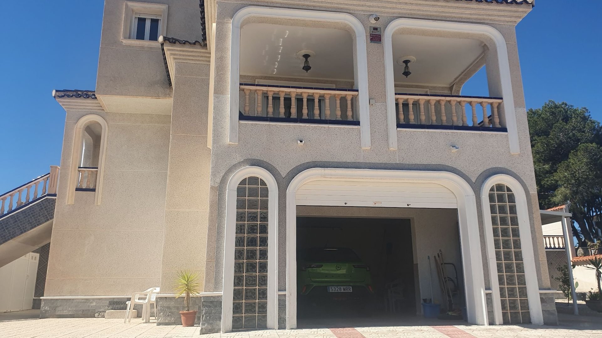 Venta - Chalet Independiente -
Algorfa