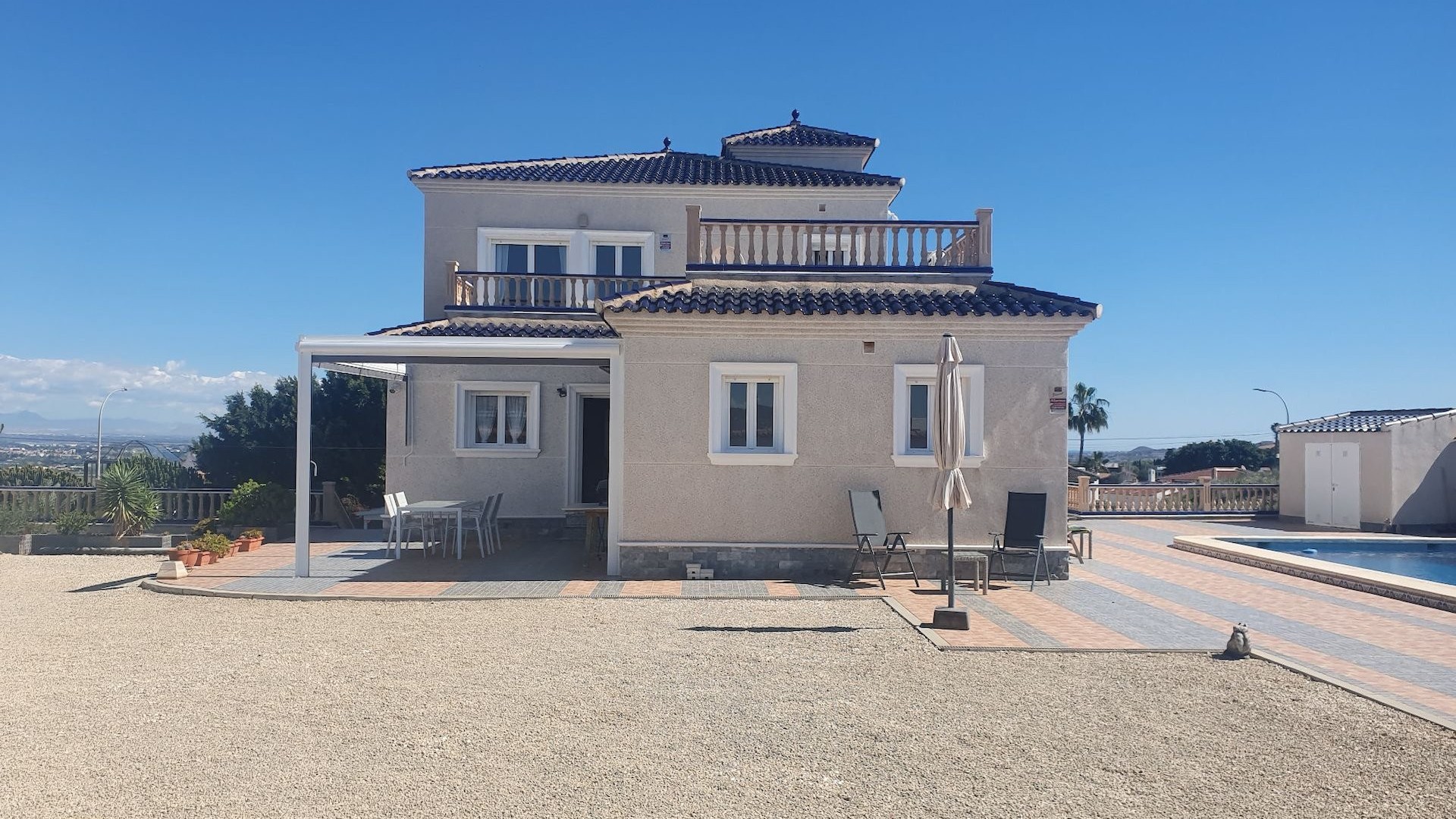 Venta - Chalet Independiente -
Algorfa