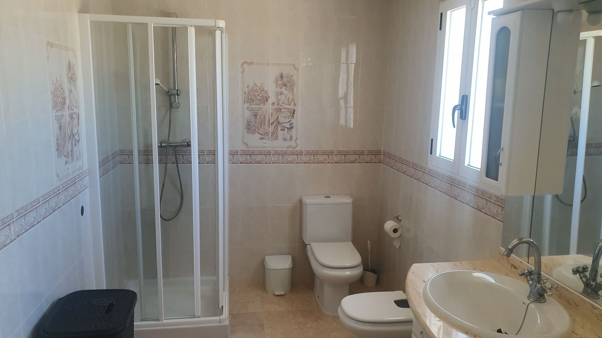Venta - Chalet Independiente -
Algorfa