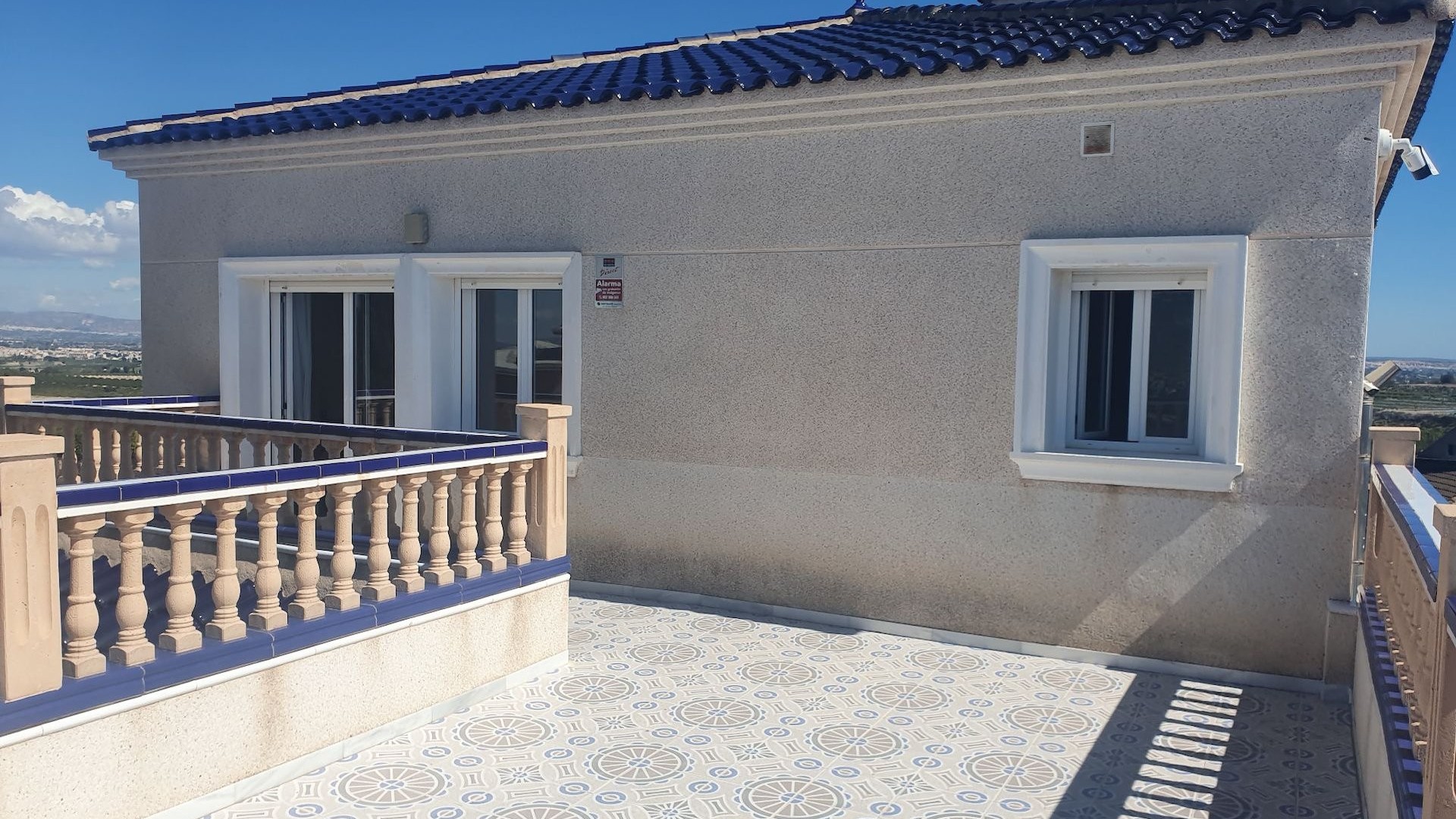Venta - Chalet Independiente -
Algorfa