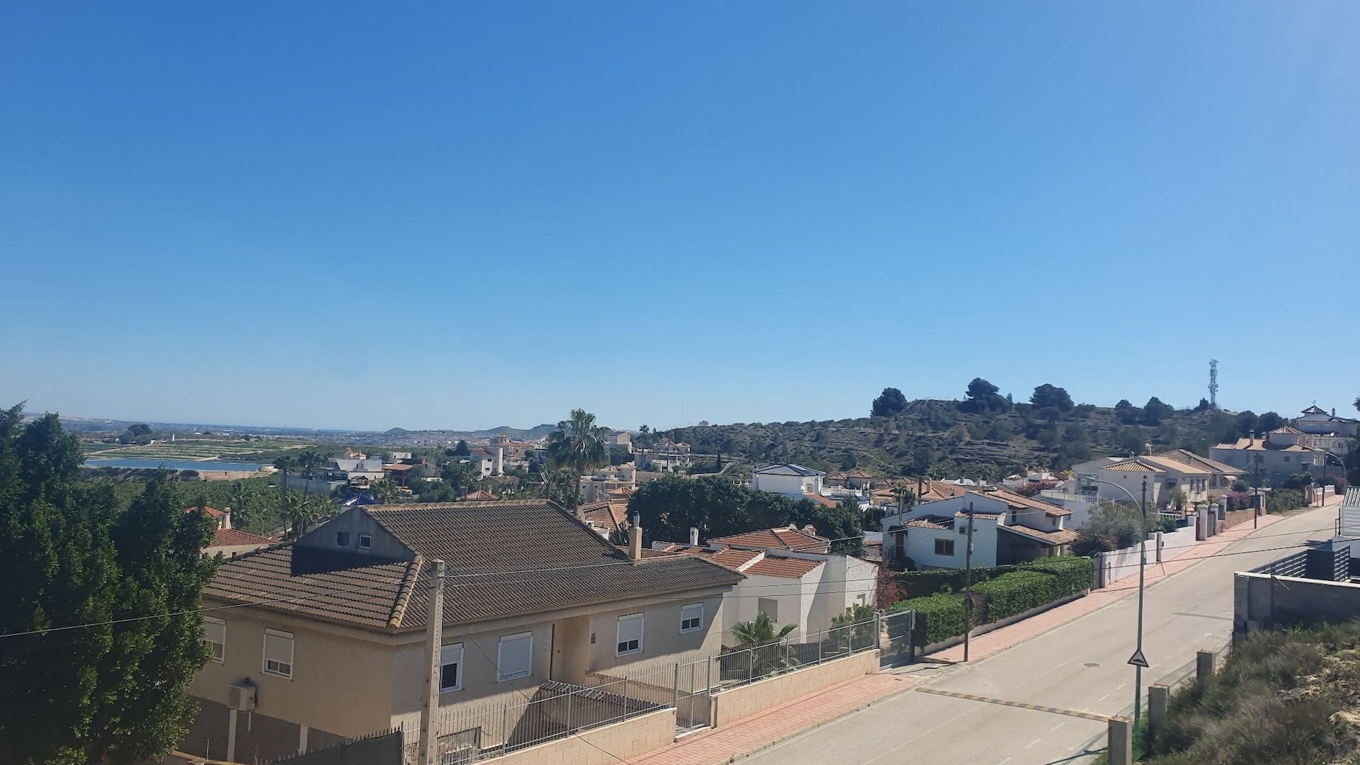 Venta - Chalet Independiente -
Algorfa