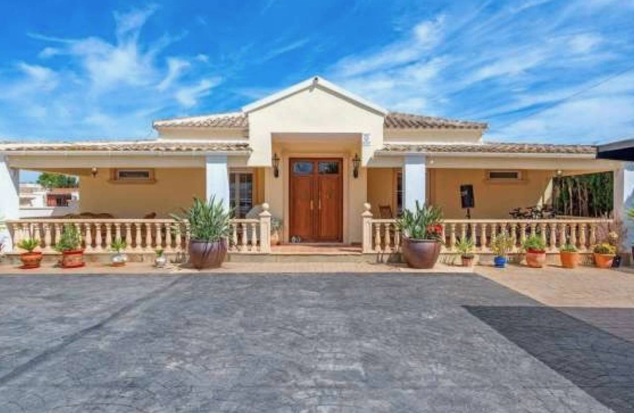 Venta - Chalet Independiente -
Almoradí - Heredades