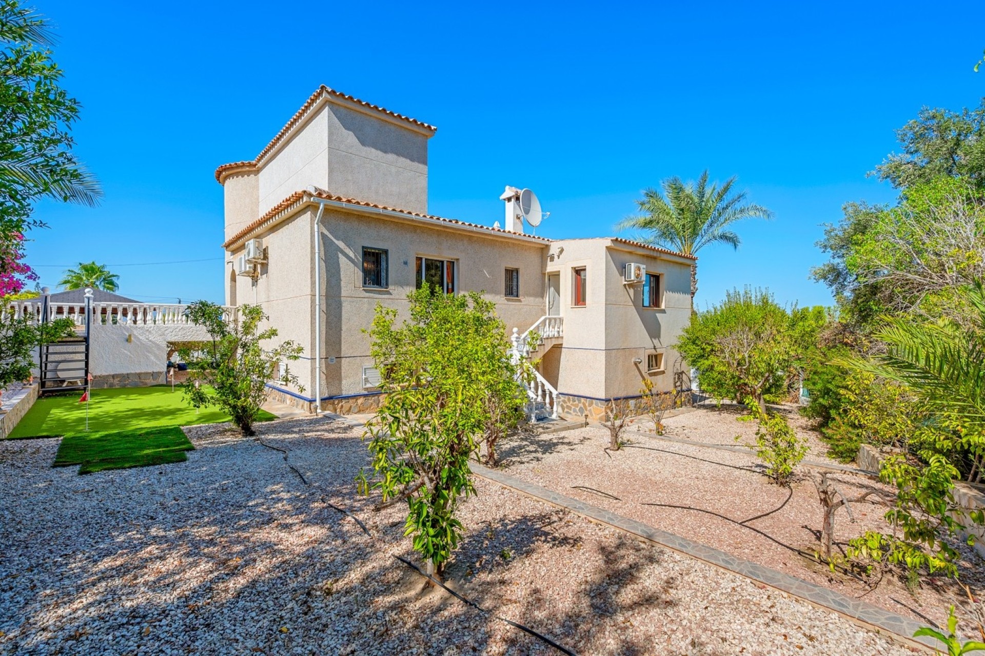 Venta - Chalet Independiente -
Almoradí - Inland