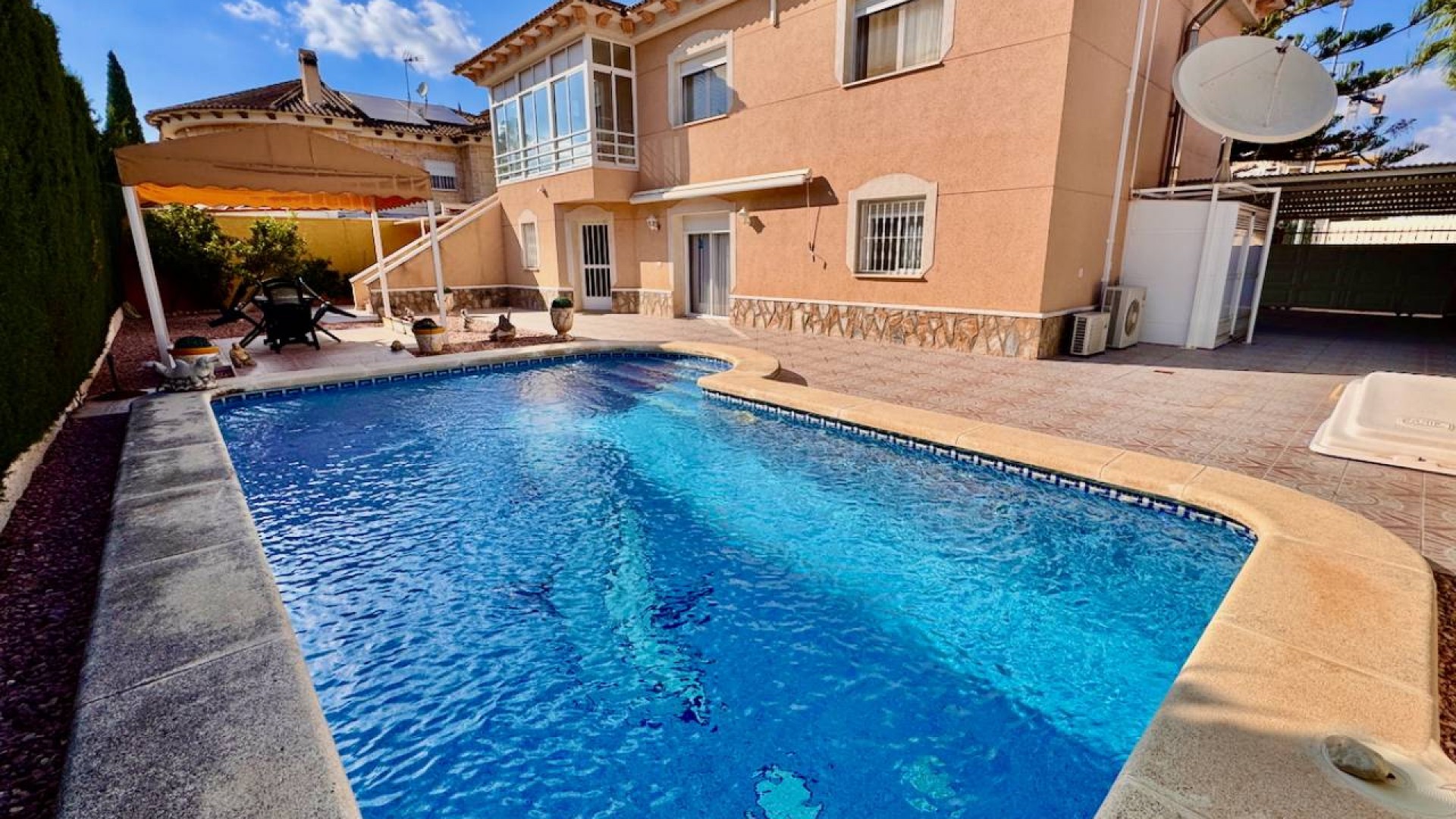 Venta - Chalet Independiente -
Benferri