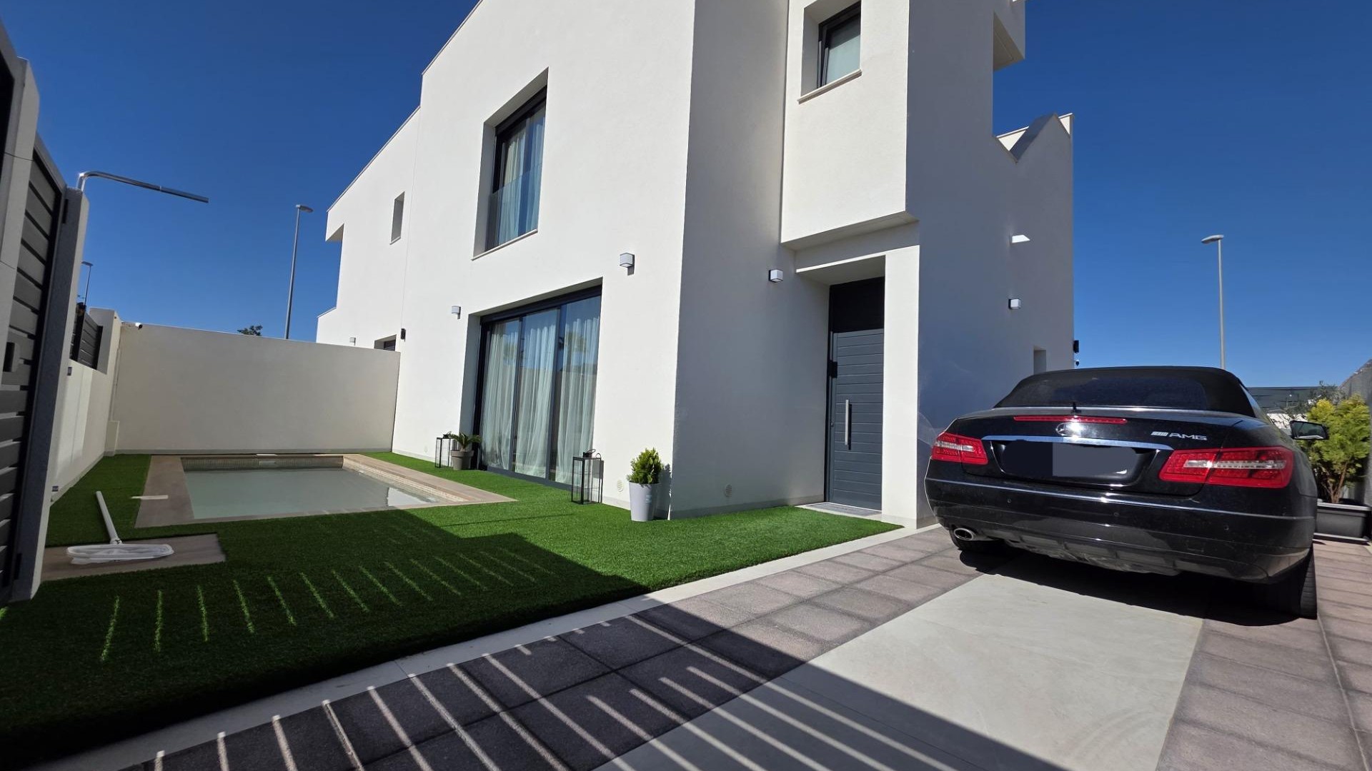 Venta - Chalet Independiente -
Benijofar