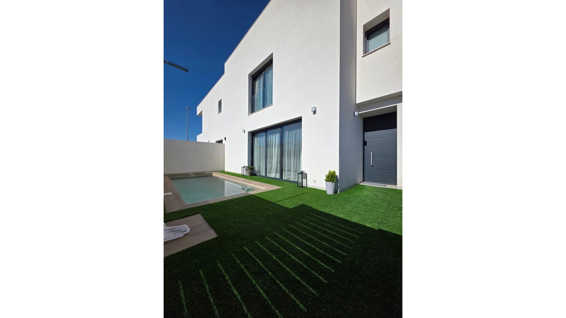 Venta - Chalet Independiente -
Benijofar