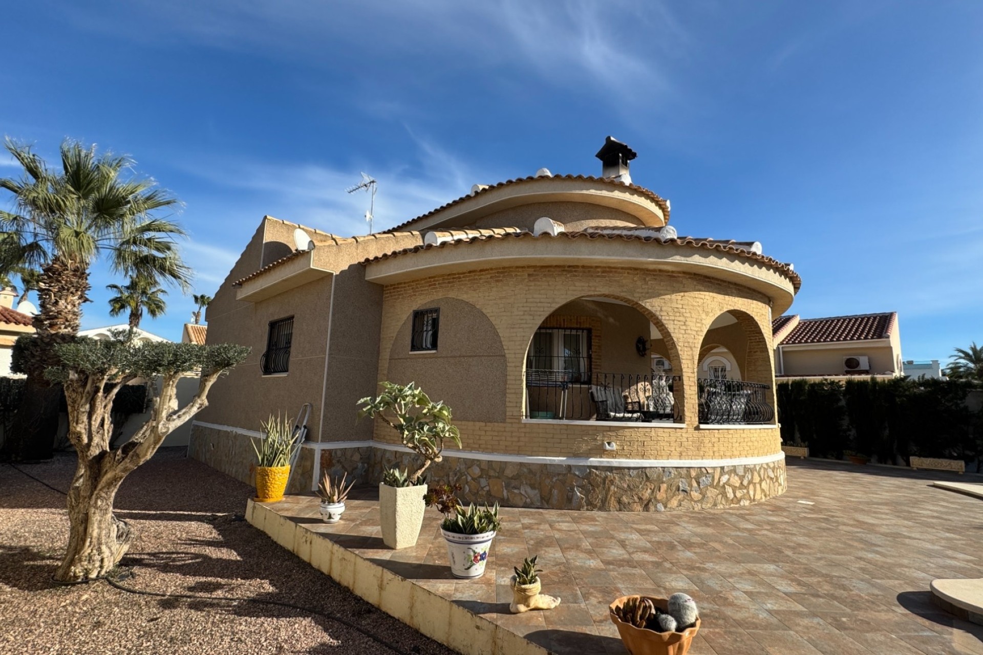 Venta - Chalet Independiente -
Benijofar