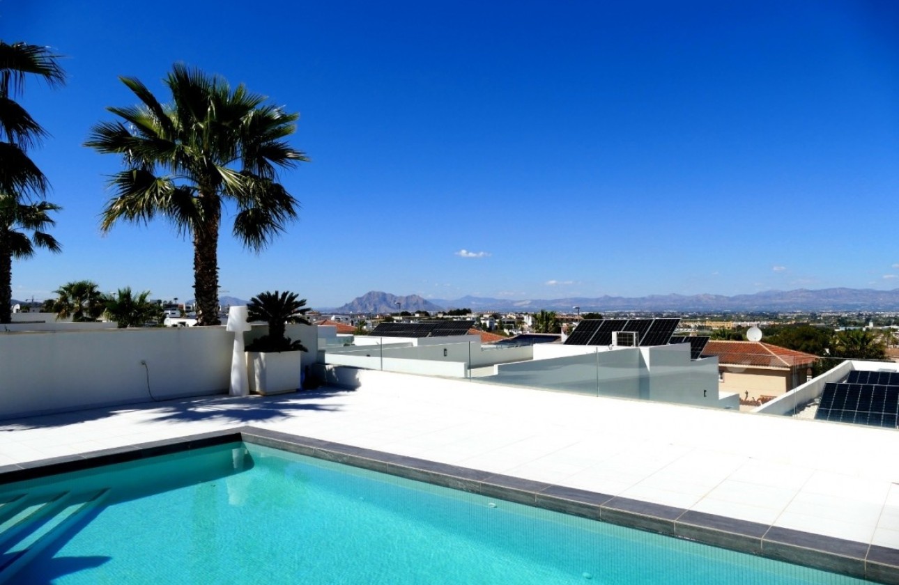 Venta - Chalet Independiente -
Benijofar