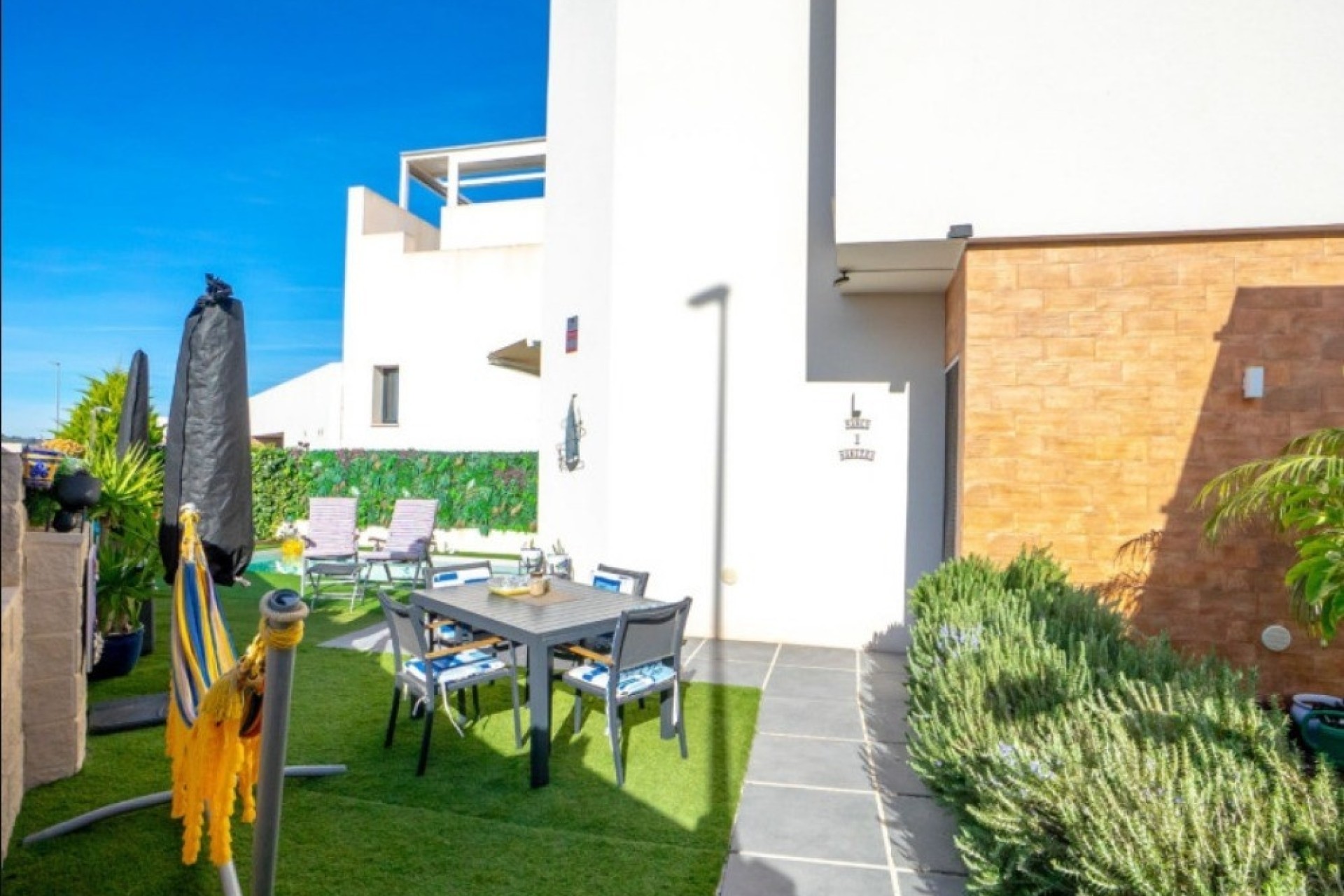 Venta - Chalet Independiente -
Benijofar