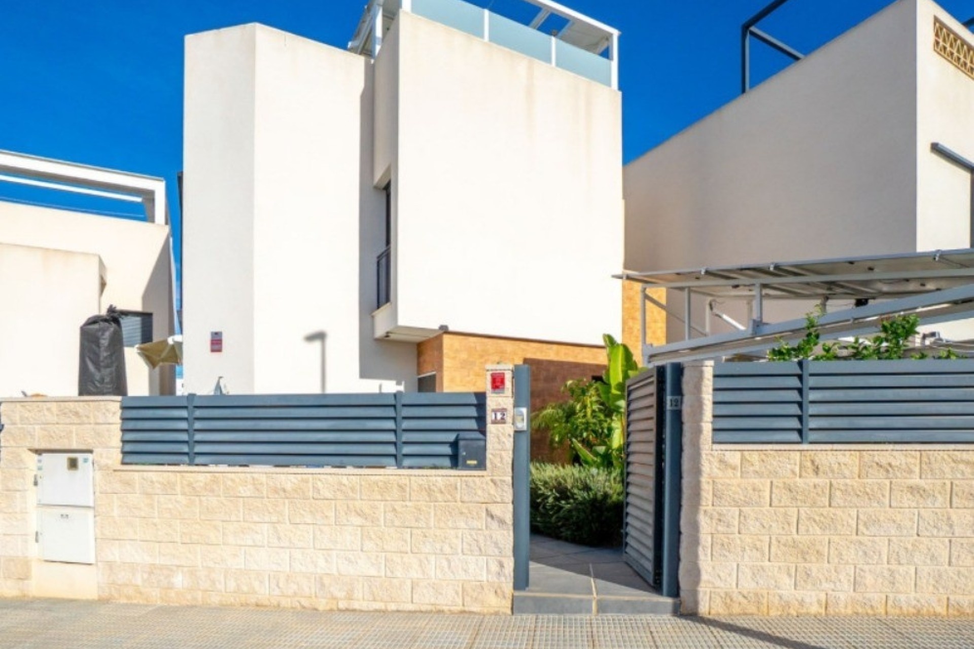 Venta - Chalet Independiente -
Benijofar