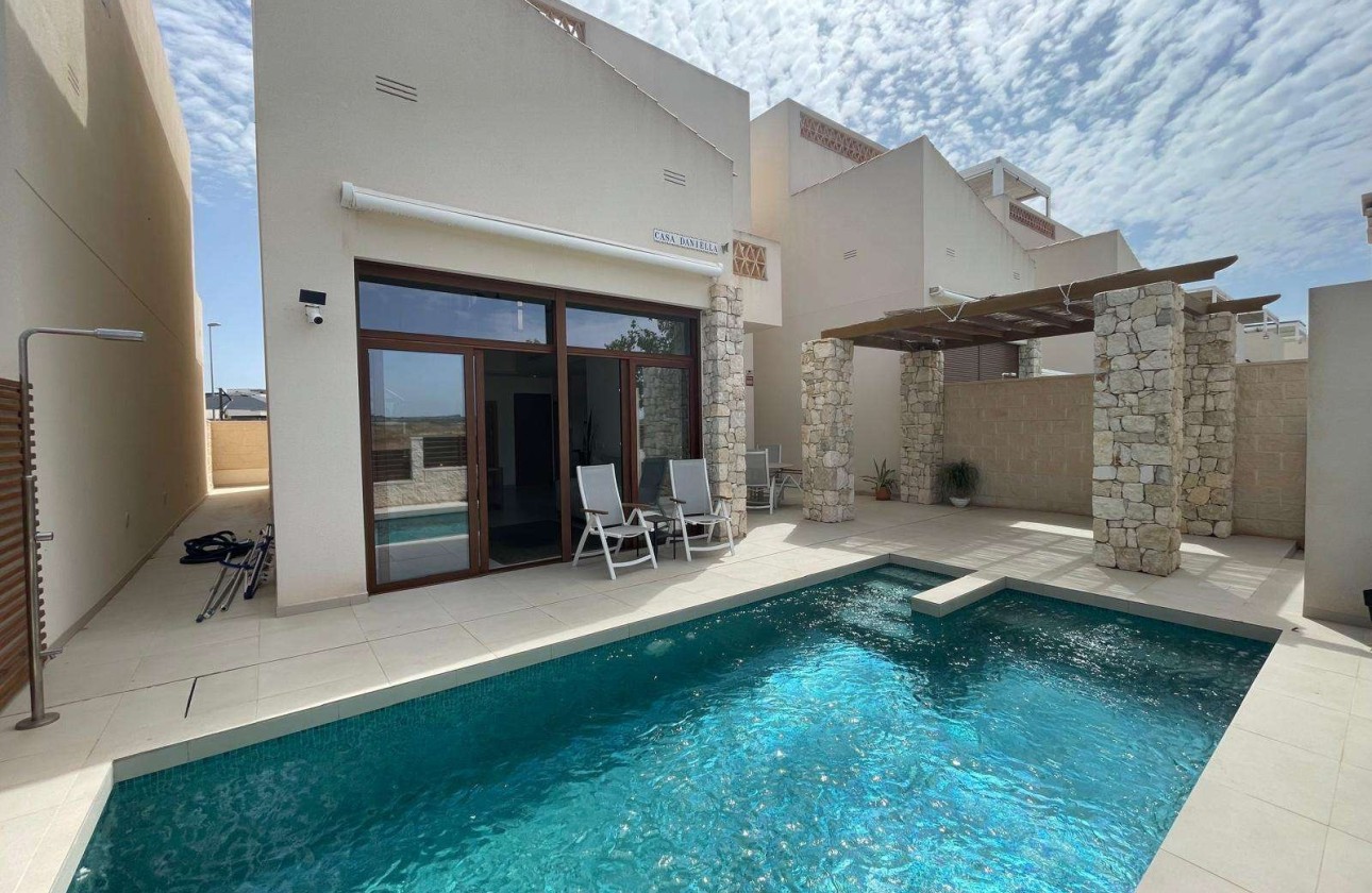 Venta - Chalet Independiente -
Benijofar