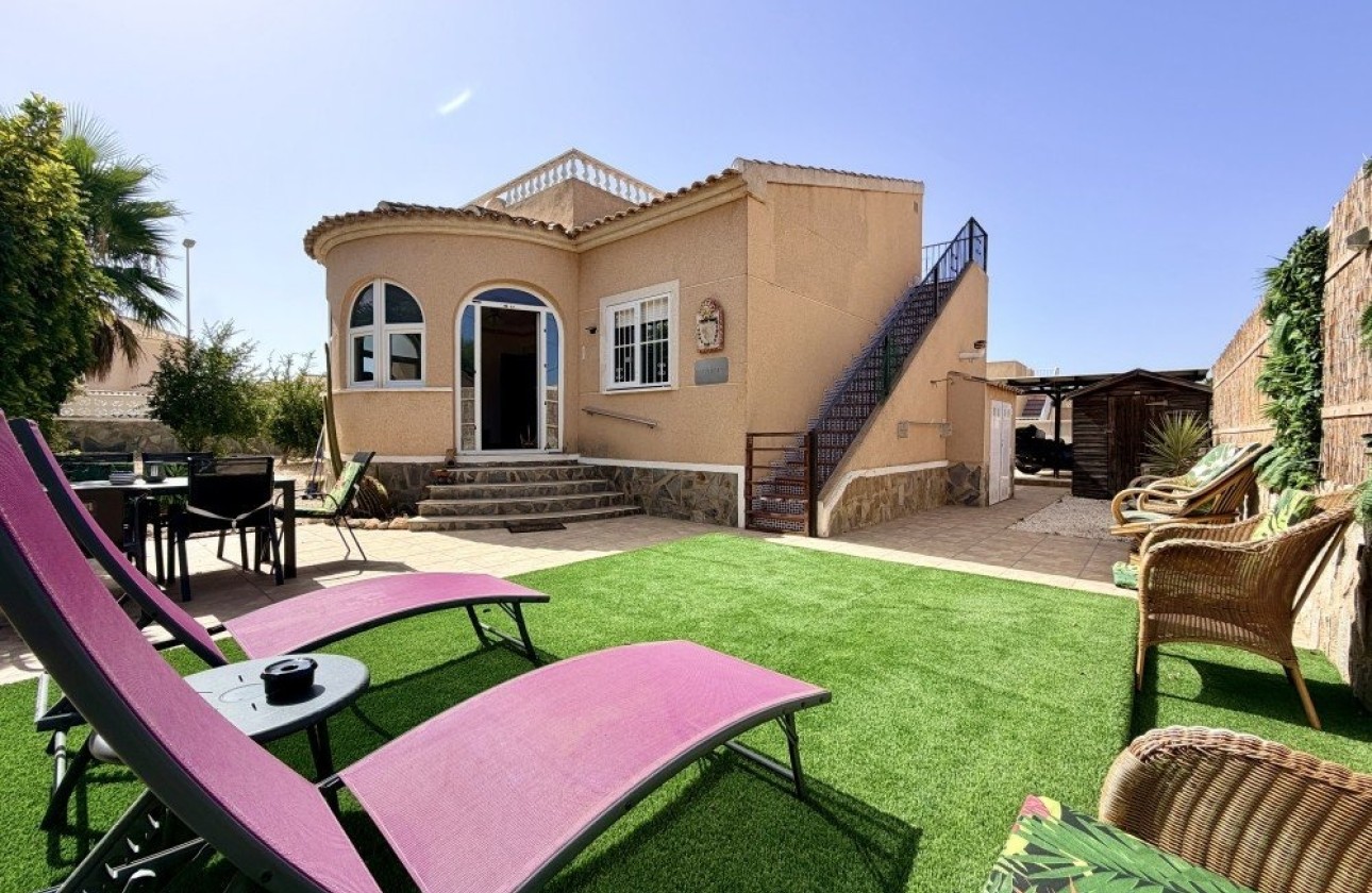Venta - Chalet Independiente -
Benijofar