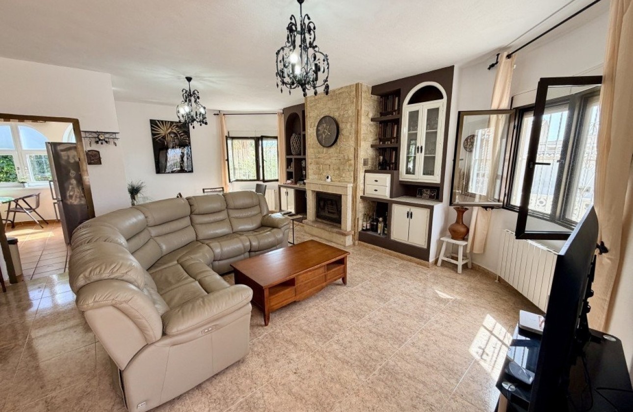 Venta - Chalet Independiente -
Benijofar
