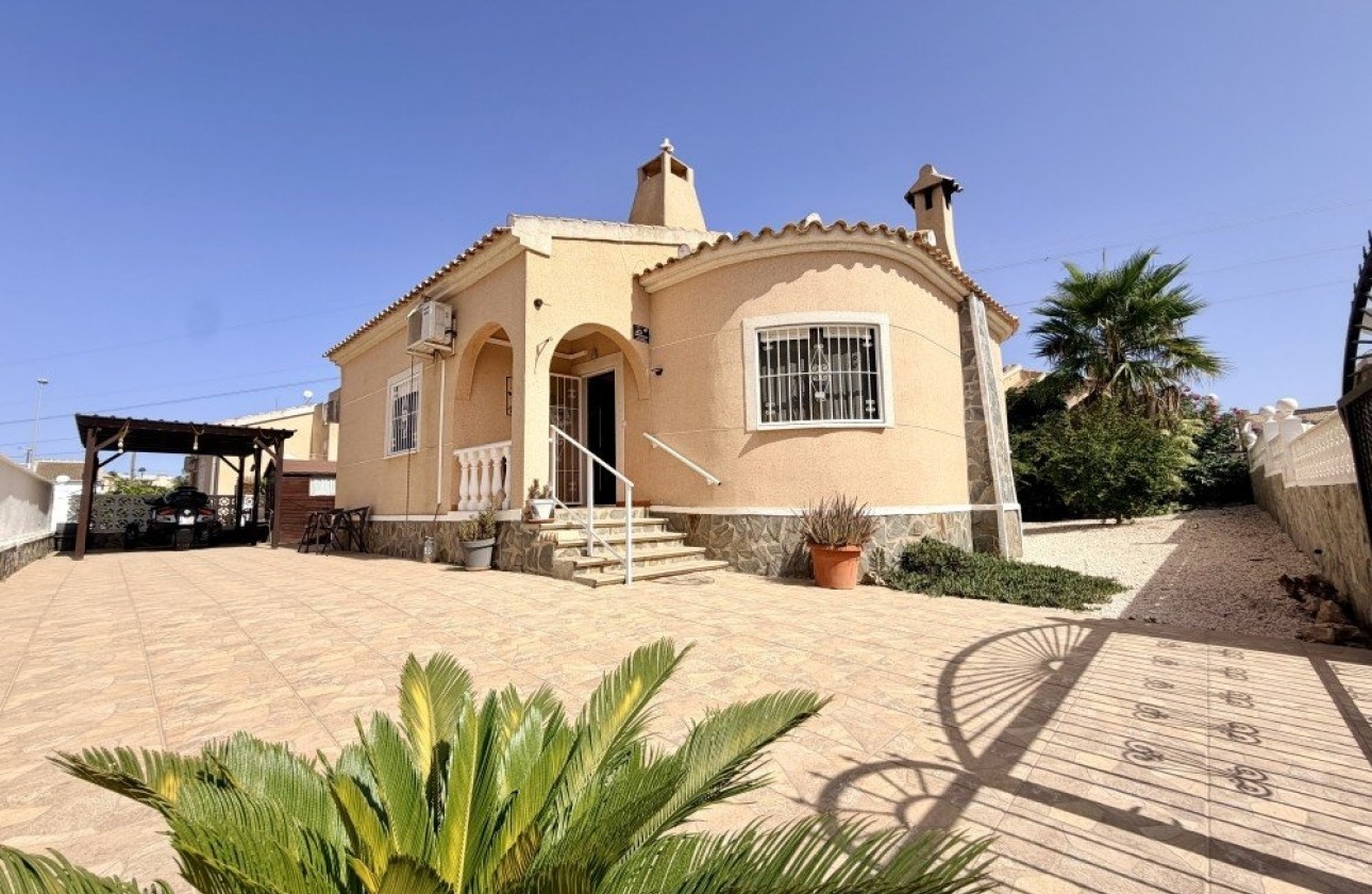 Venta - Chalet Independiente -
Benijofar