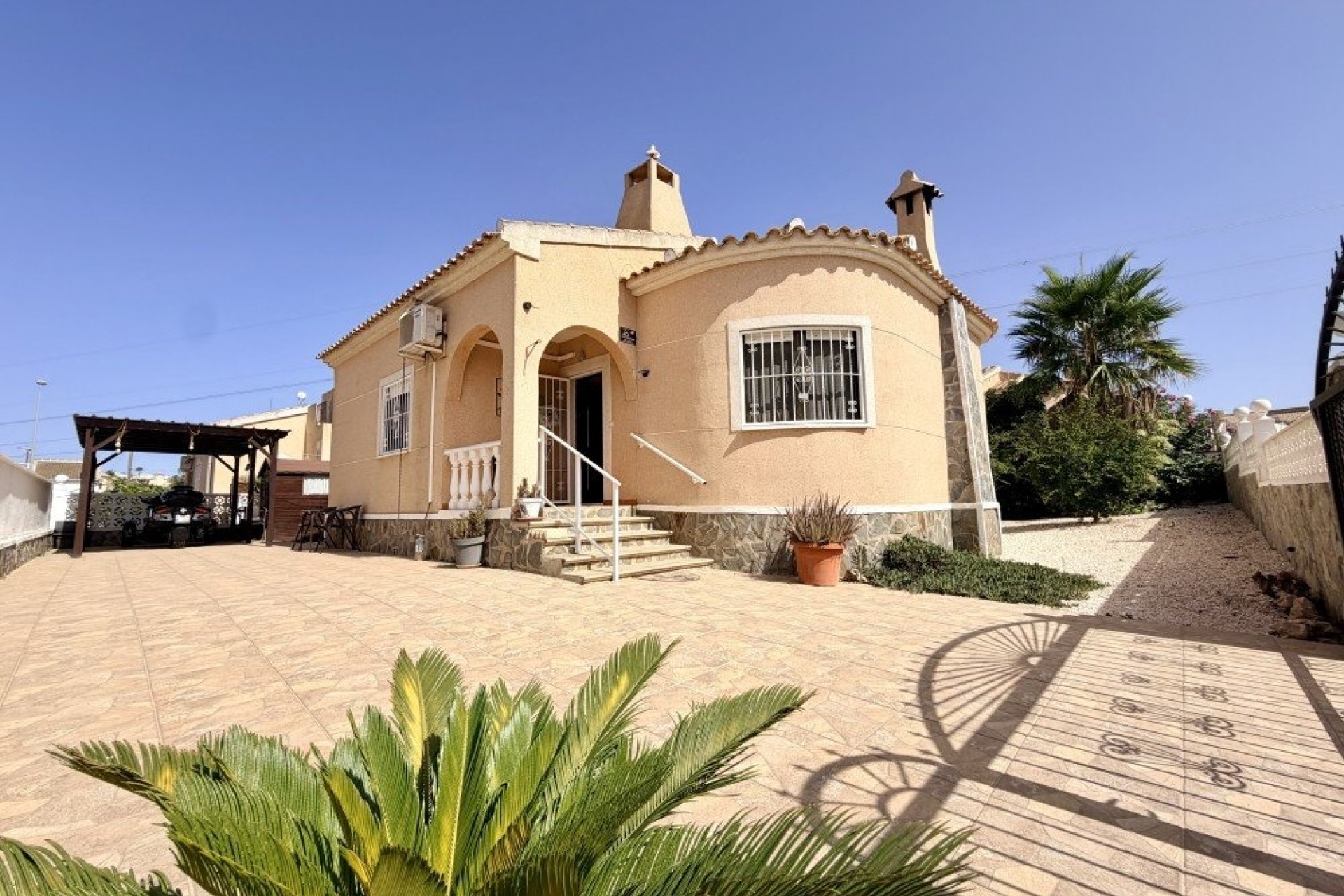 Venta - Chalet Independiente -
Benijofar