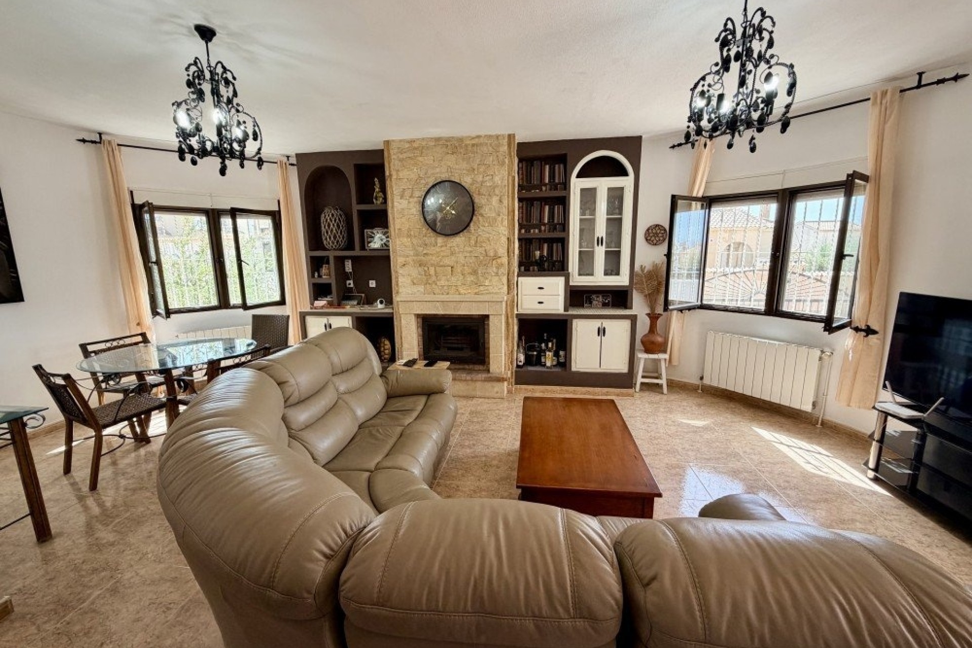 Venta - Chalet Independiente -
Benijofar