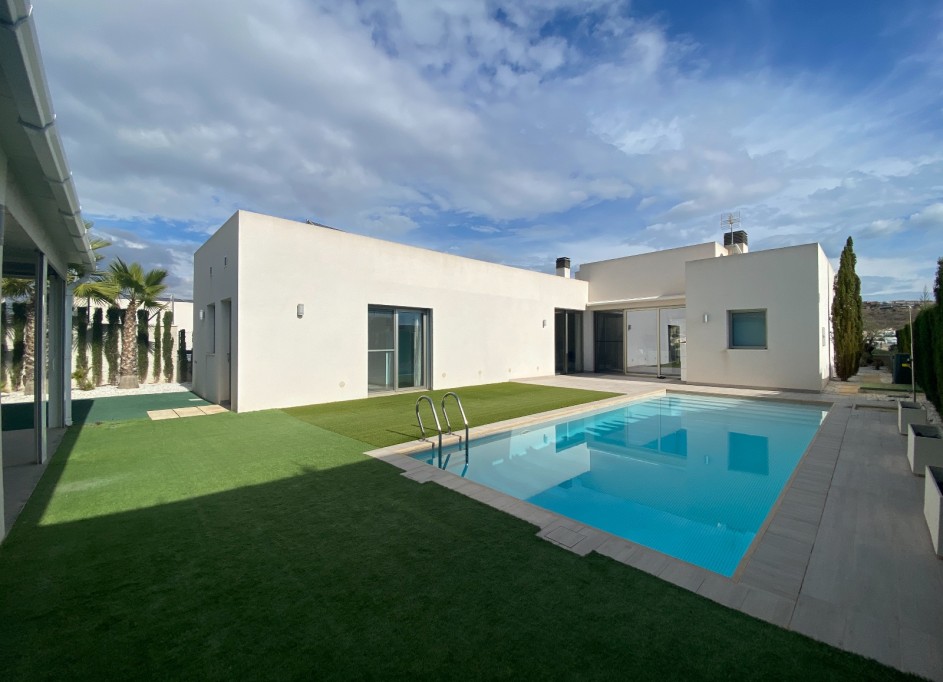 Venta - Chalet Independiente -
Benijofar