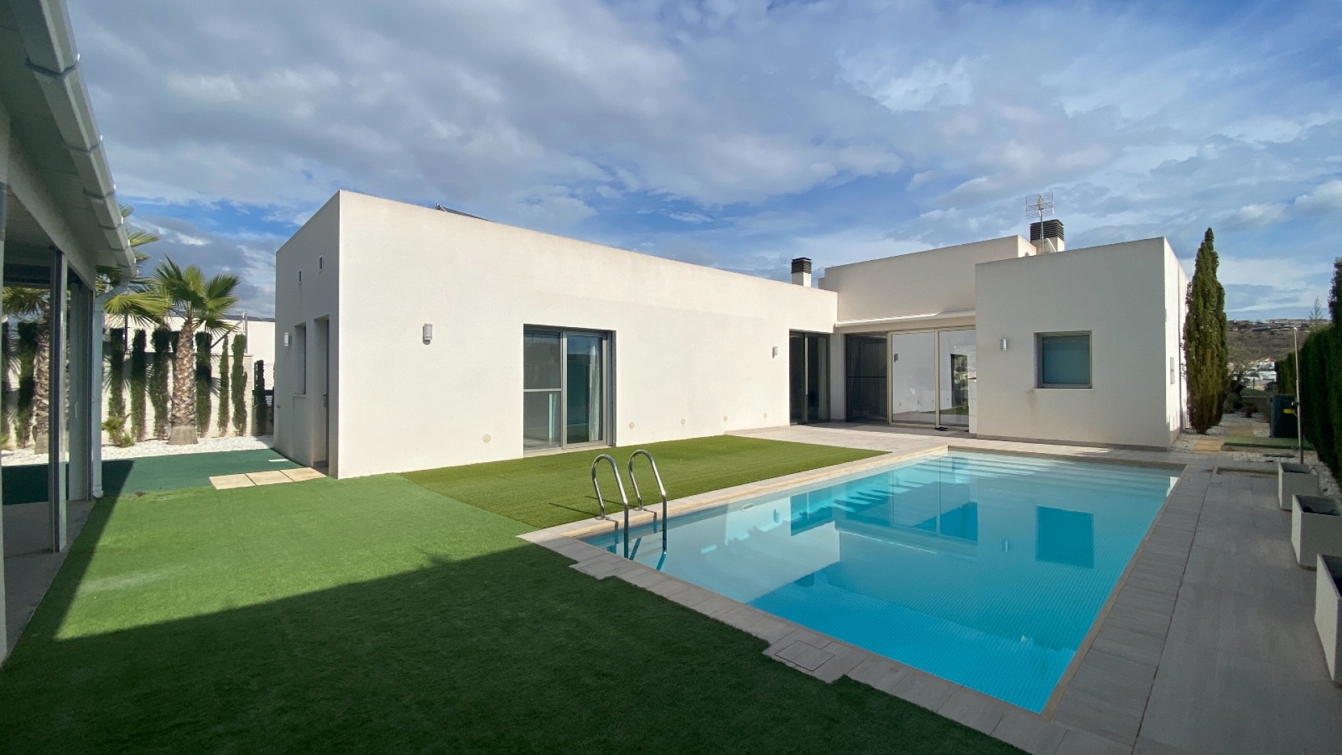 Venta - Chalet Independiente -
Benijofar