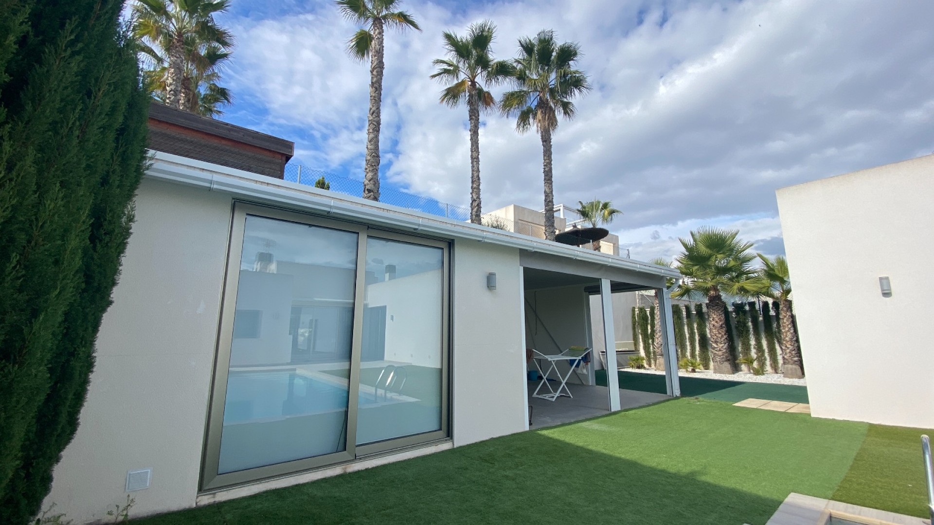 Venta - Chalet Independiente -
Benijofar