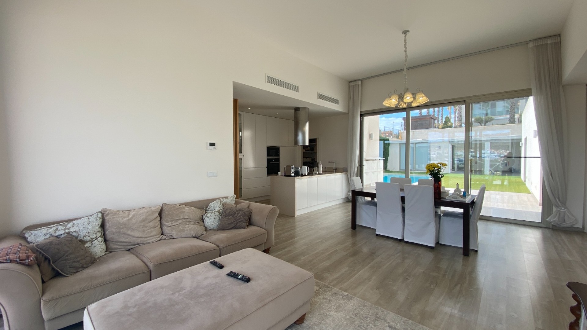 Venta - Chalet Independiente -
Benijofar