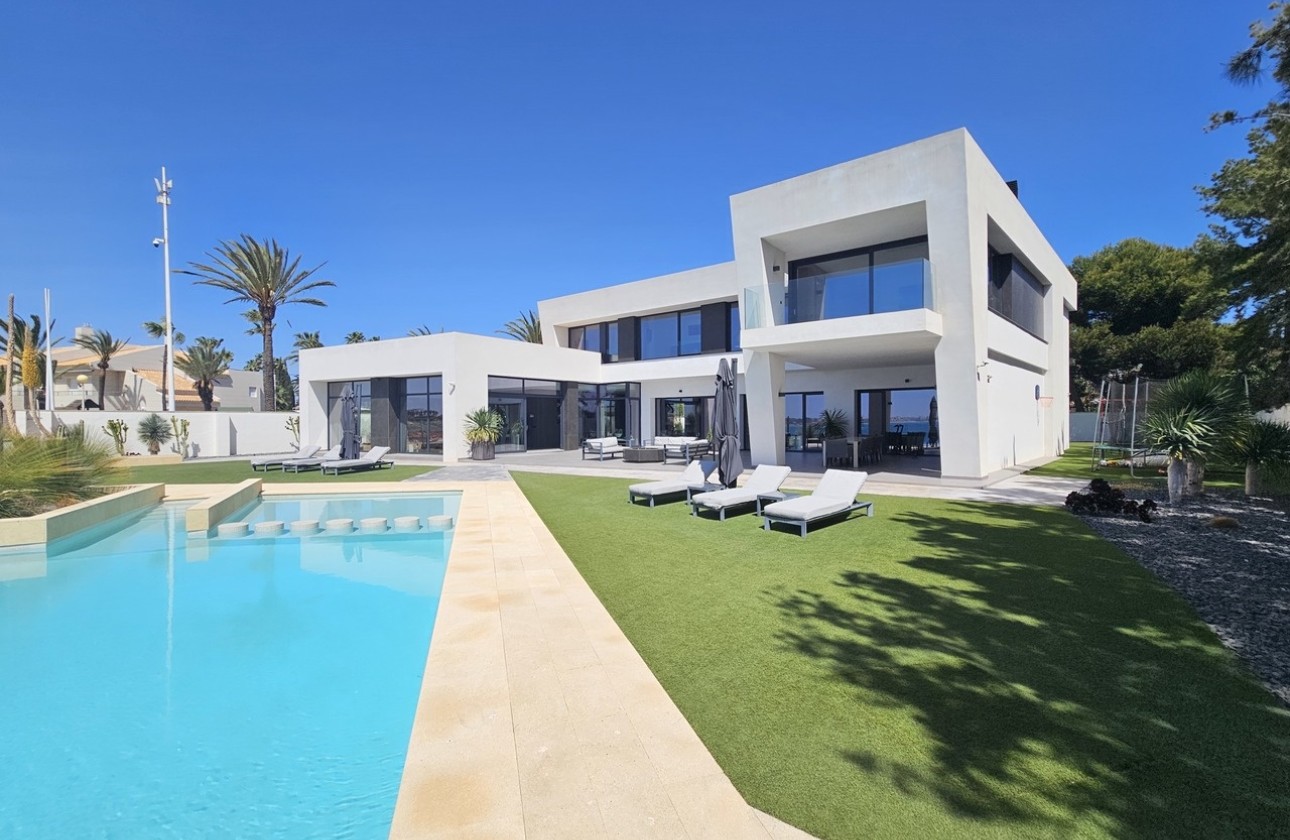 Venta - Chalet Independiente -
Cabo Roig - Costa Blanca