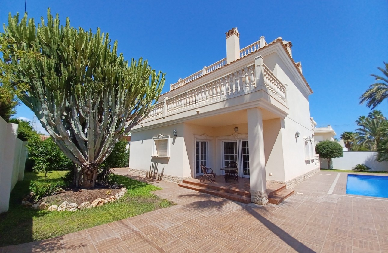 Venta - Chalet Independiente -
Cabo Roig - Costa Blanca
