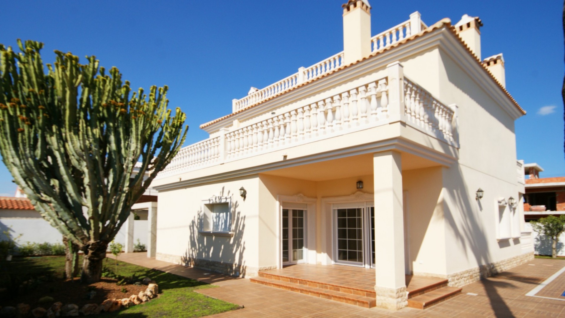 Venta - Chalet Independiente -
Cabo Roig - MUY CERCA DE LA PLAYA