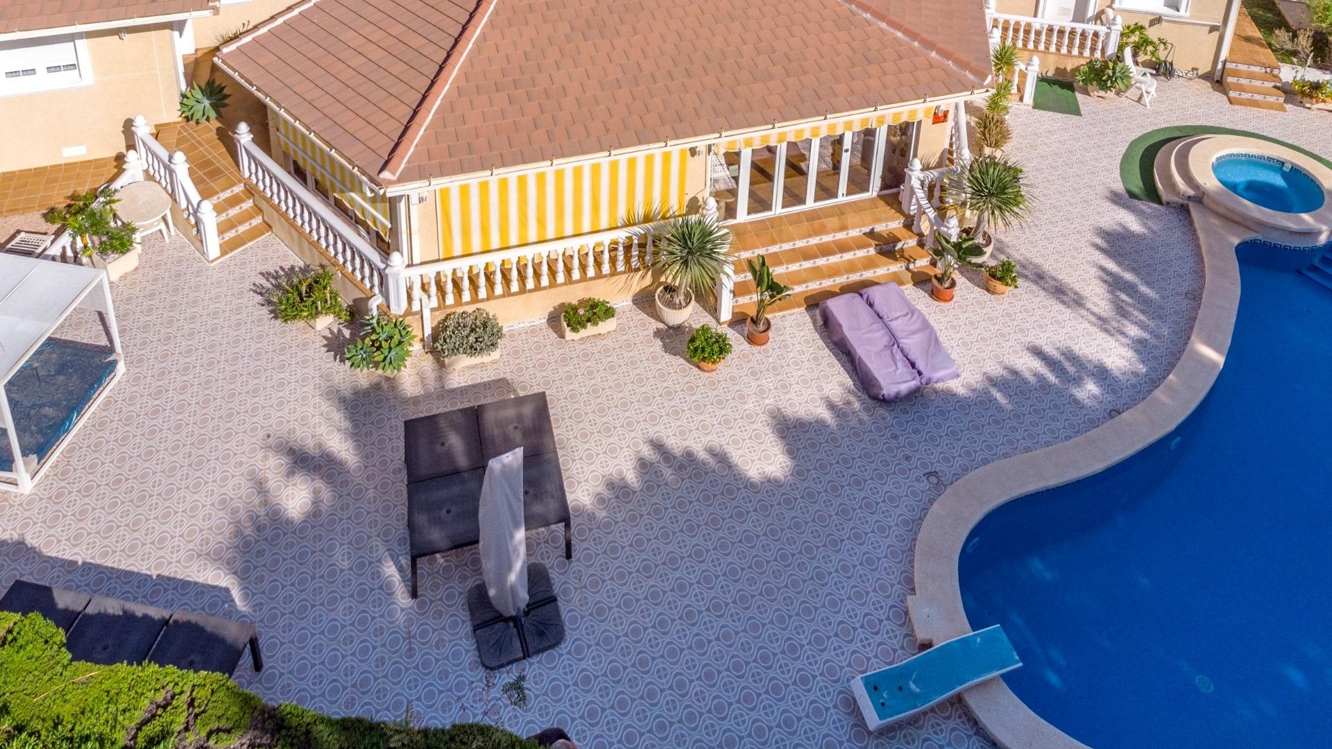 Venta - Chalet Independiente -
Cabo Roig - MUY CERCA DE LA PLAYA