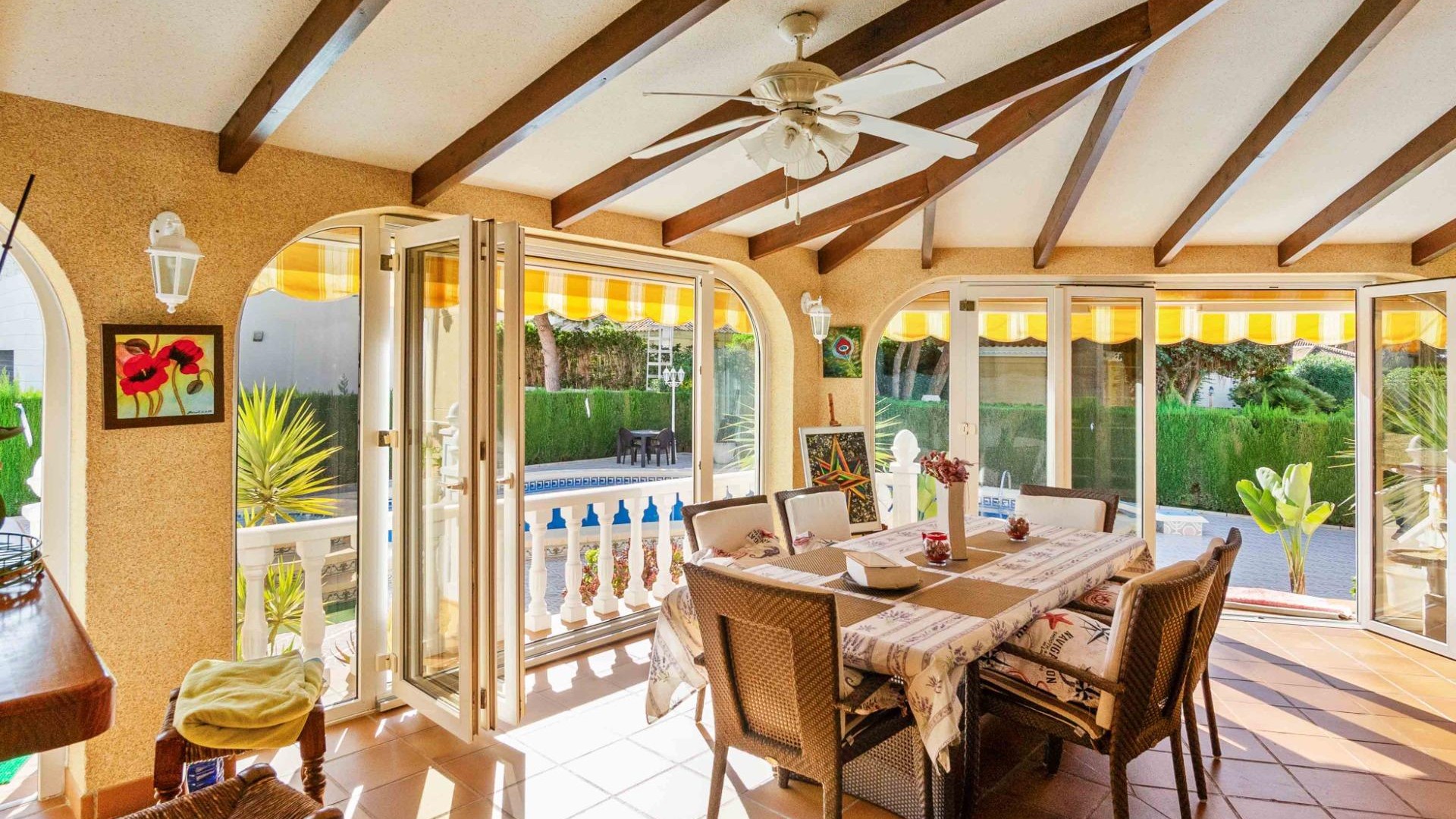 Venta - Chalet Independiente -
Cabo Roig - MUY CERCA DE LA PLAYA